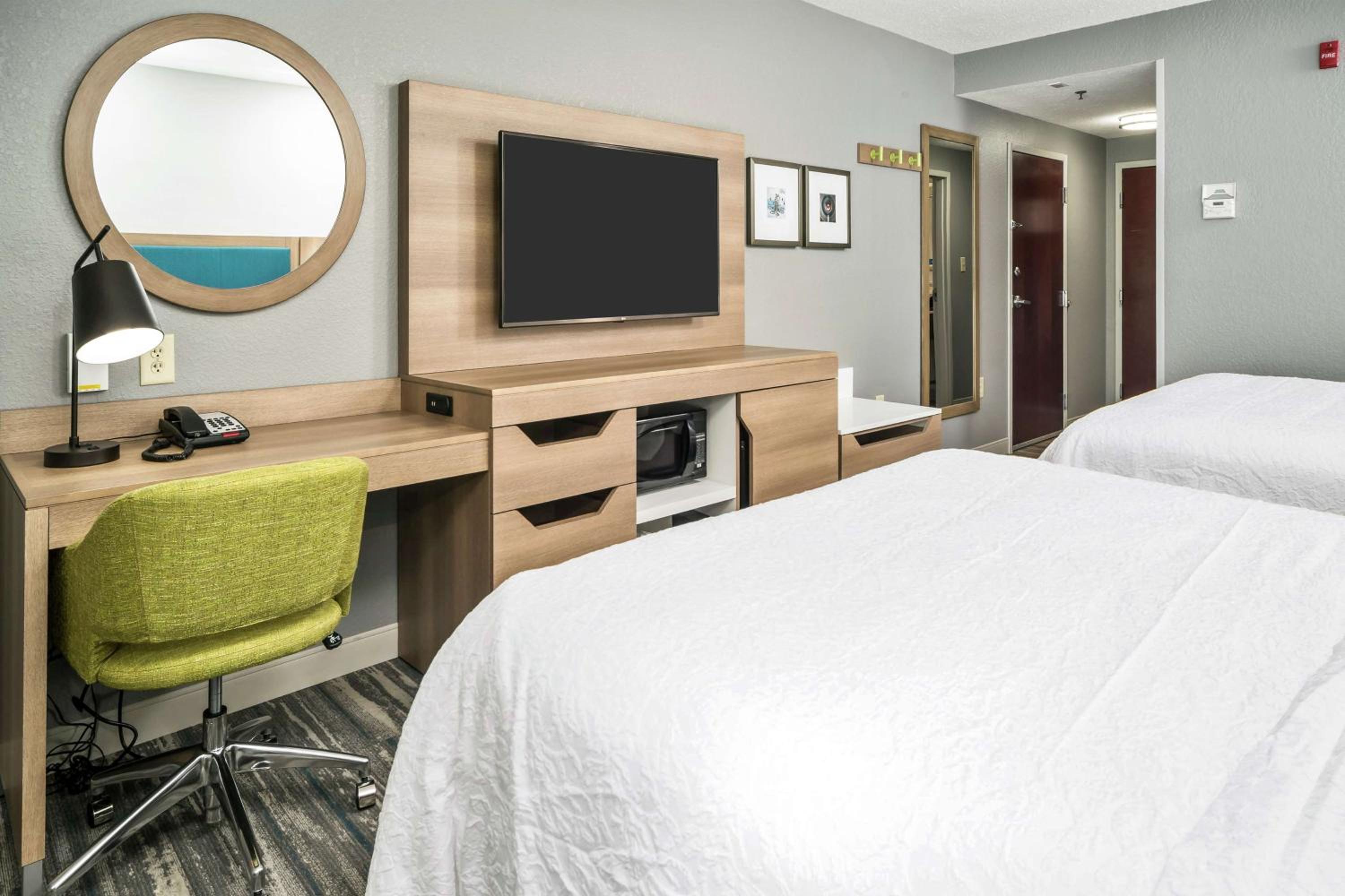 Room with Two Queen Beds - Non-Smoking - Photo 1