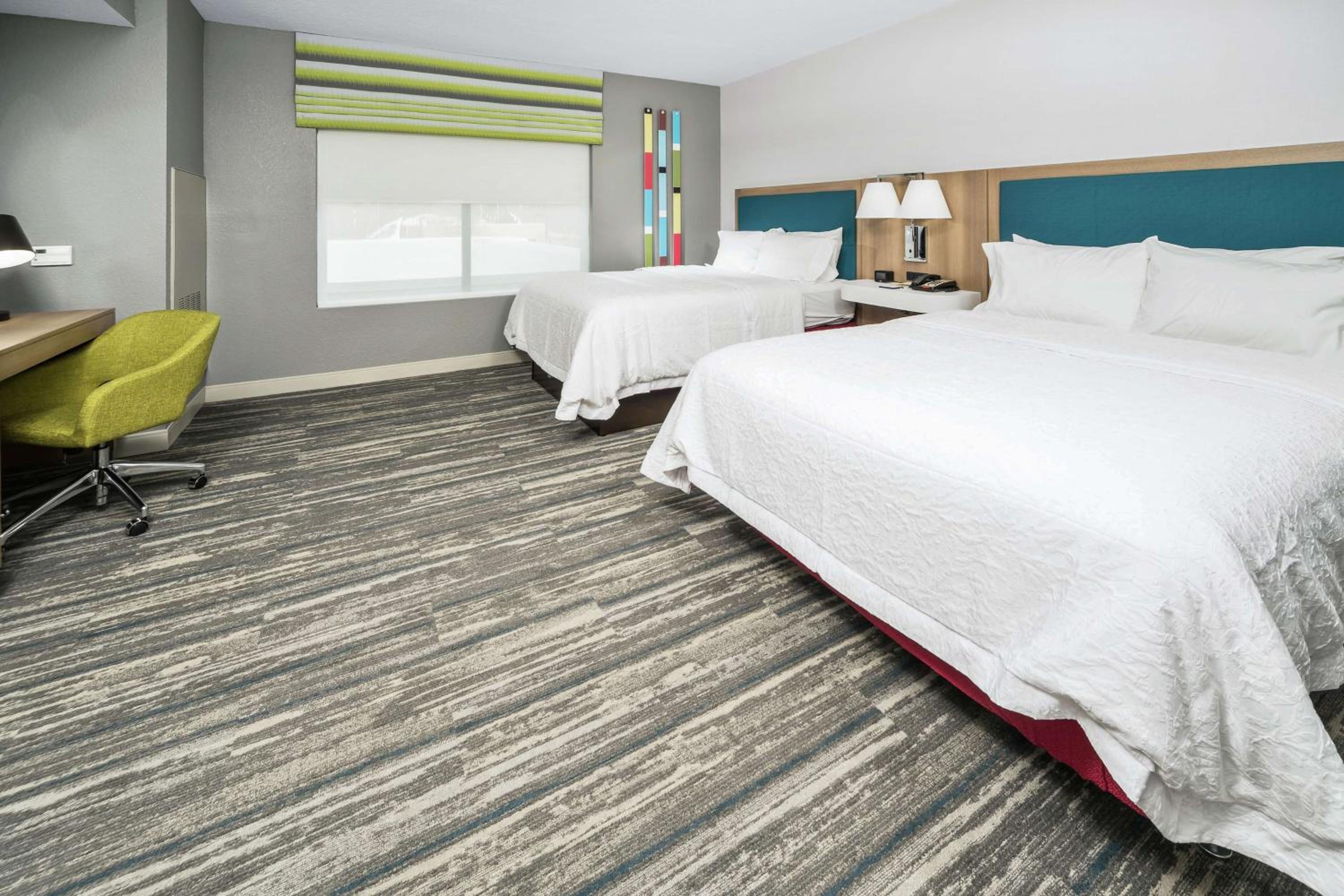 Room with Two Queen Beds - Non-Smoking - Photo 2
