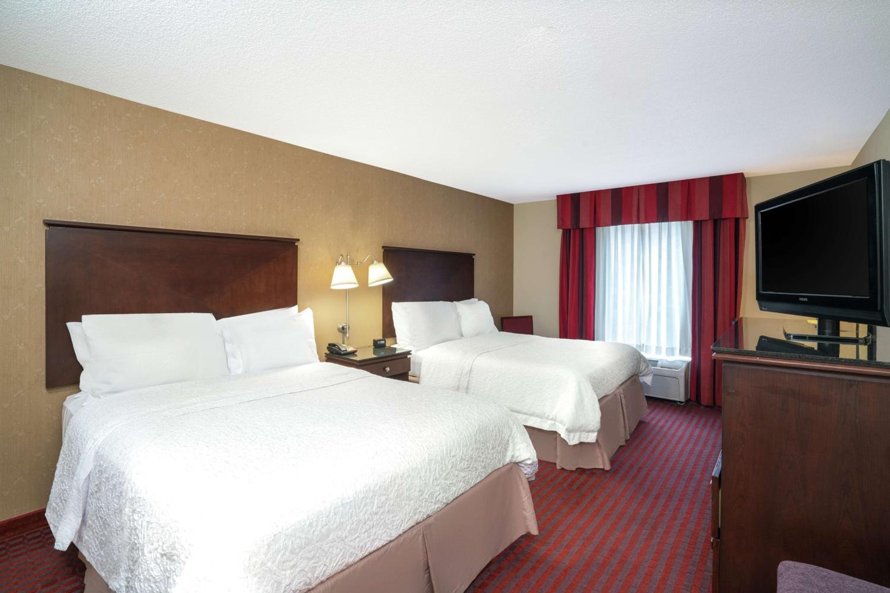 Room with Two Queen Beds - Non-Smoking - Photo 2