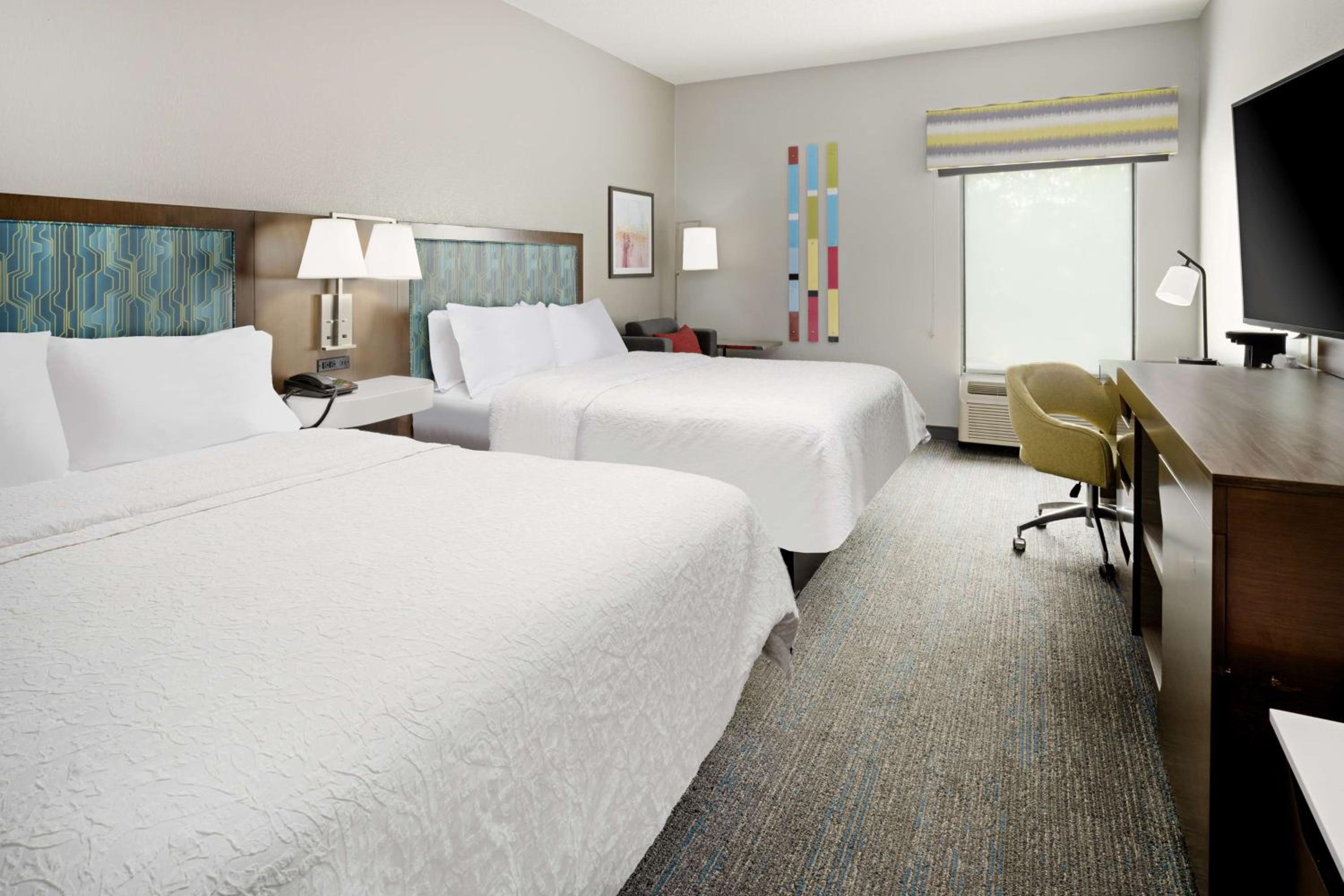 Room with Two Queen Beds - Non-Smoking - Photo 3