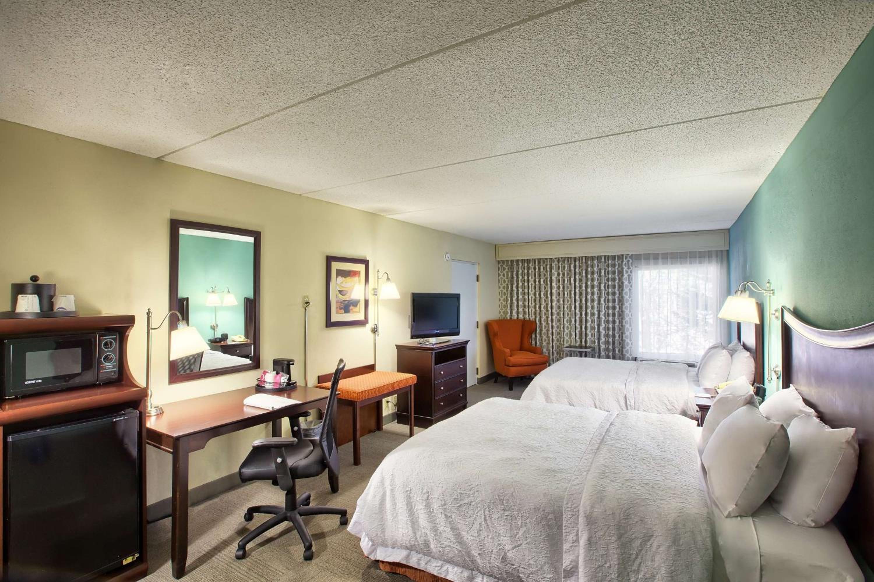 Room with Two Queen Beds - Non-Smoking photo 2