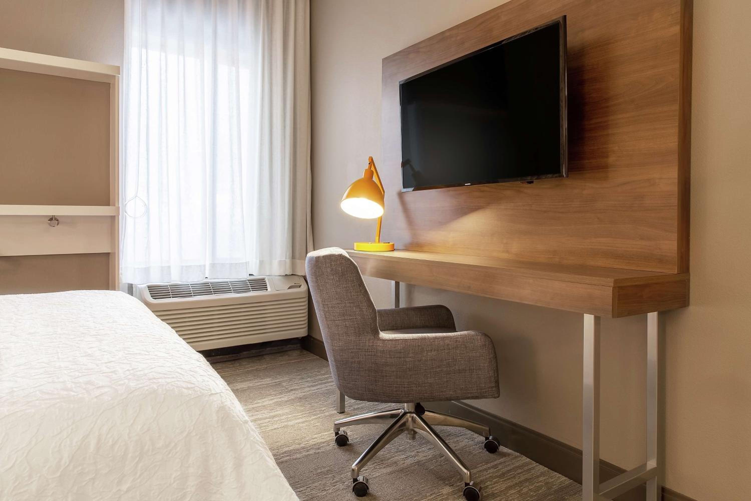 Double Room - Disability Access/Non-Smoking - Photo 2