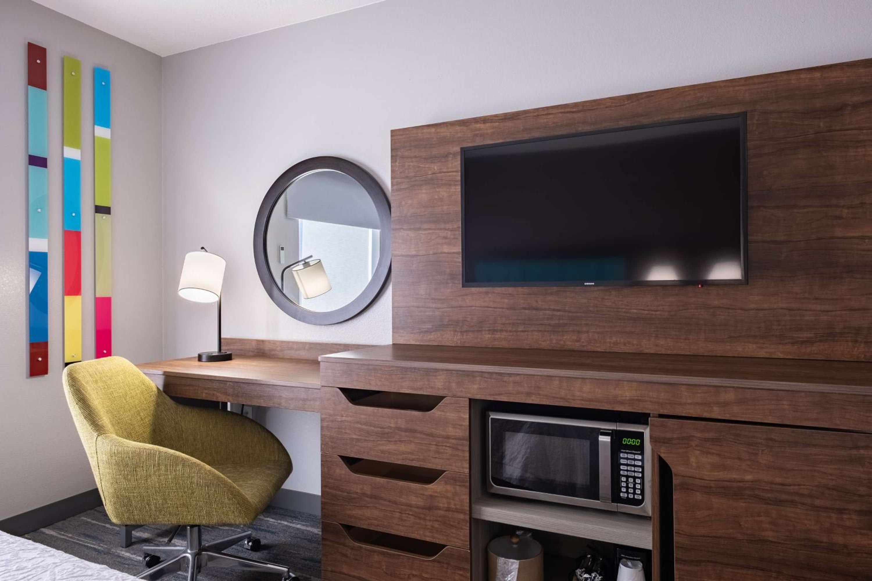Queen Room with Two Queen Beds - Mobility Access/Non-Smoking - Photo 2