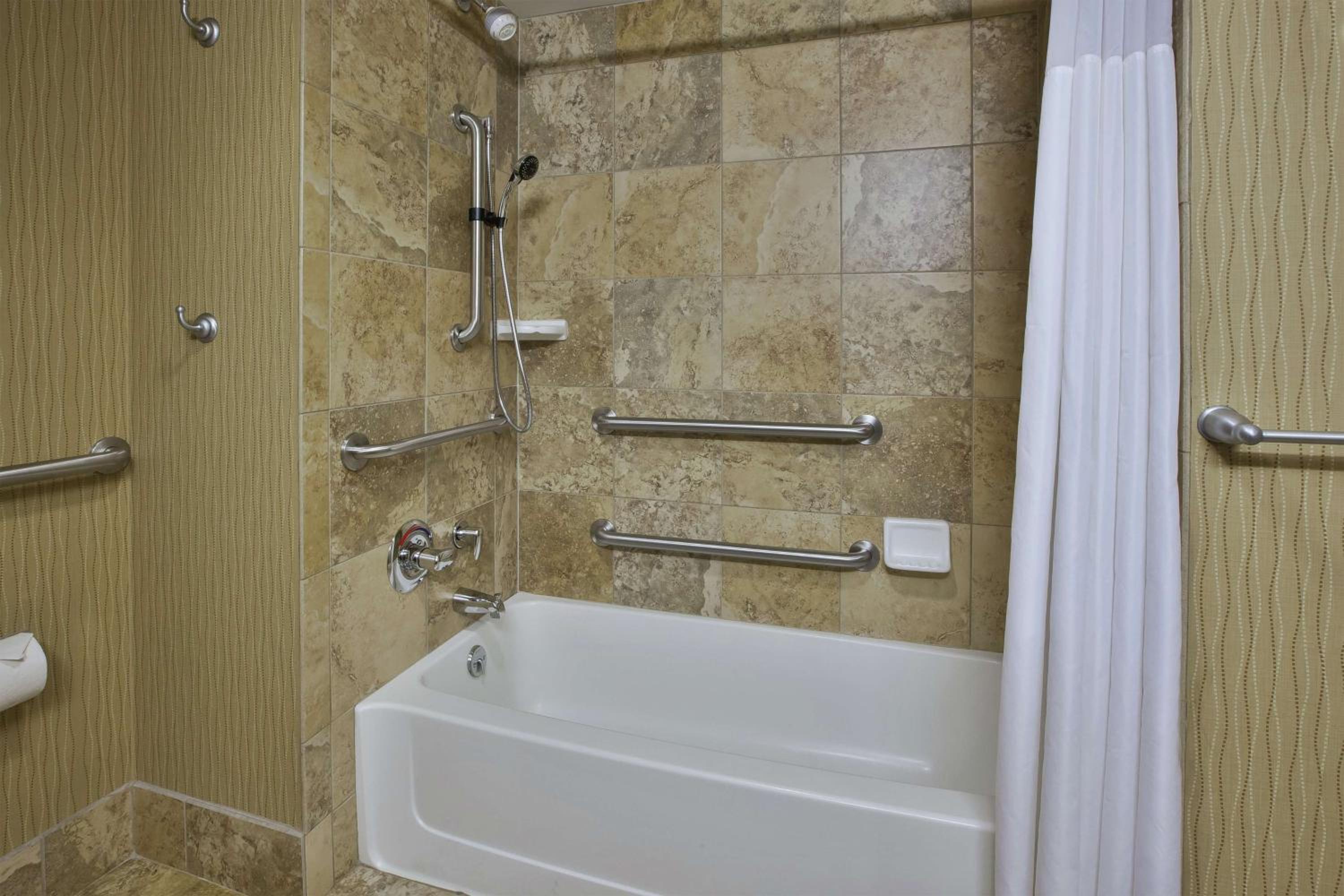 King Room with Accessible Tub - Mobility and Hearing Access/Non-Smoking photo 2