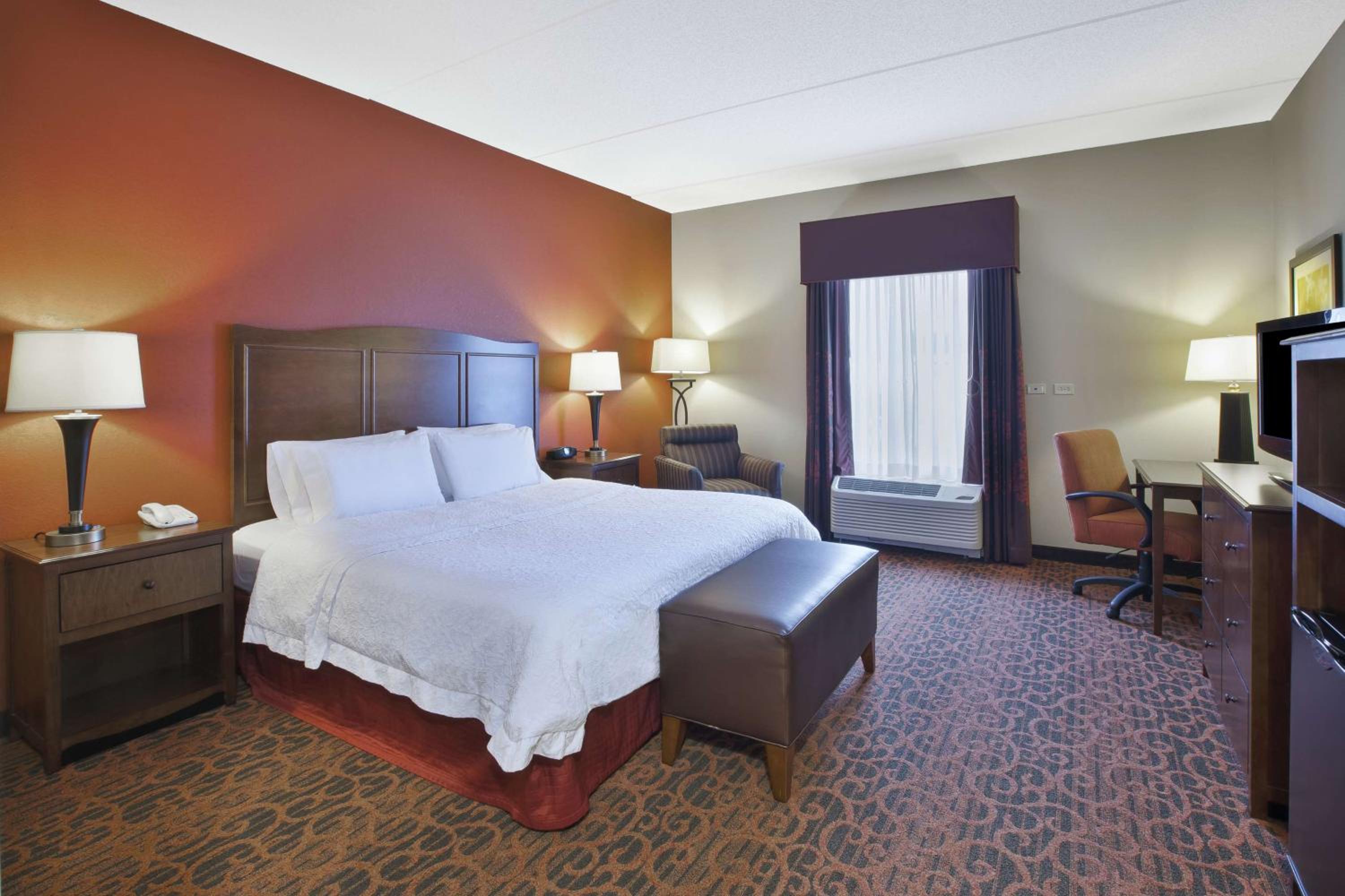 King Room with Accessible Tub - Mobility and Hearing Access/Non-Smoking