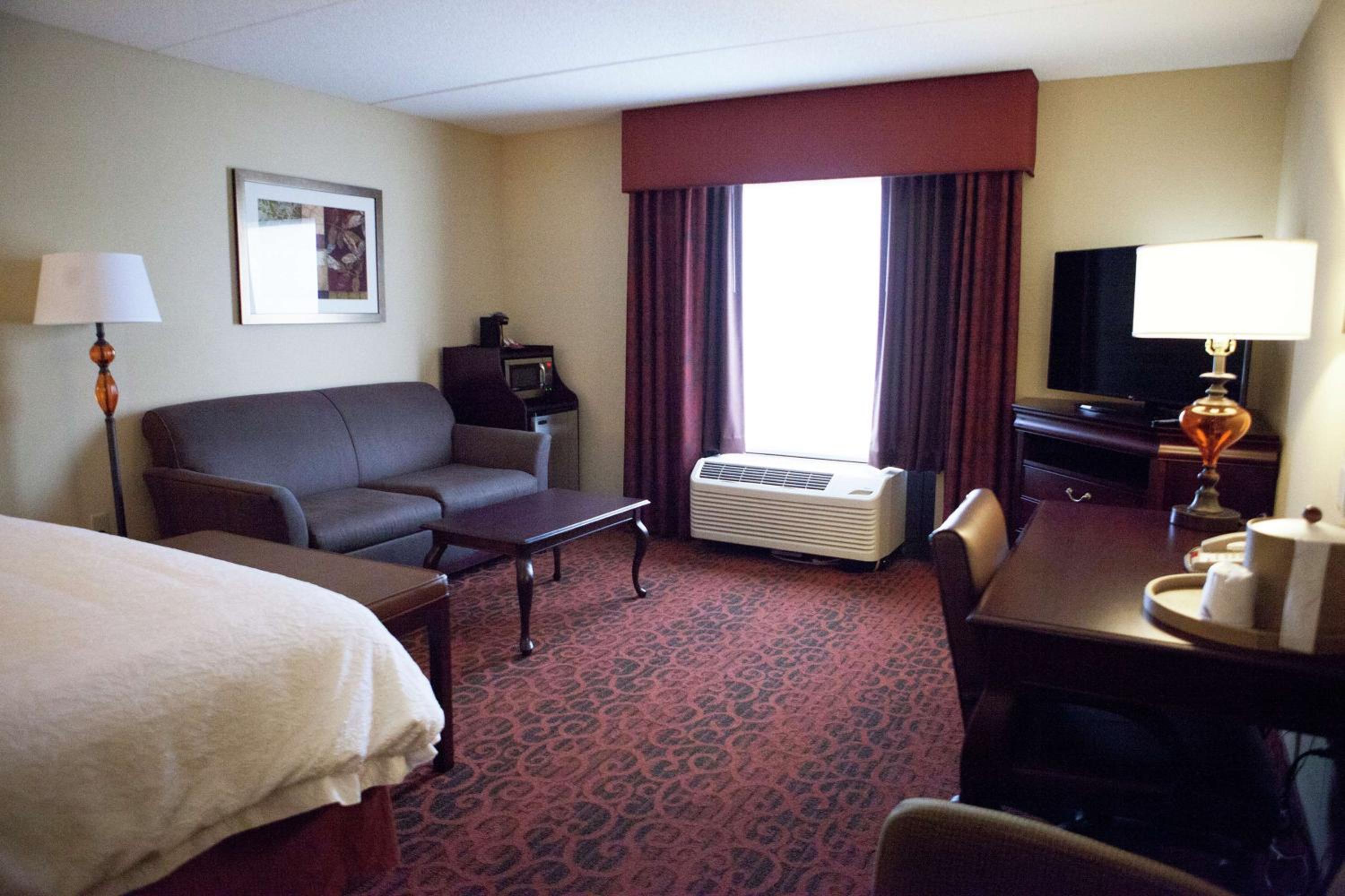 King Room with Sofa Bed and Study - Non-Smoking - Photo 2