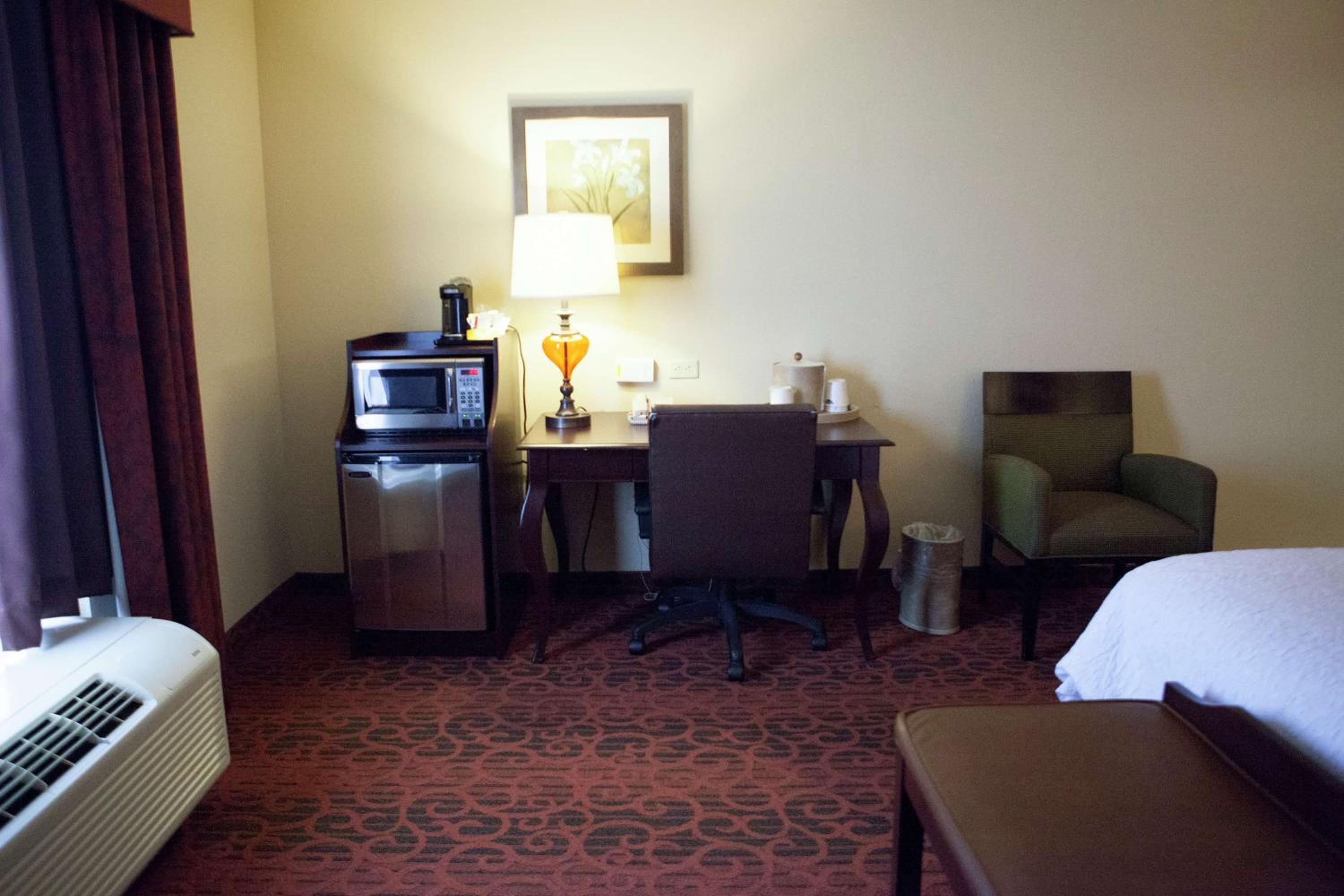 King Room - Non-Smoking - Photo 1
