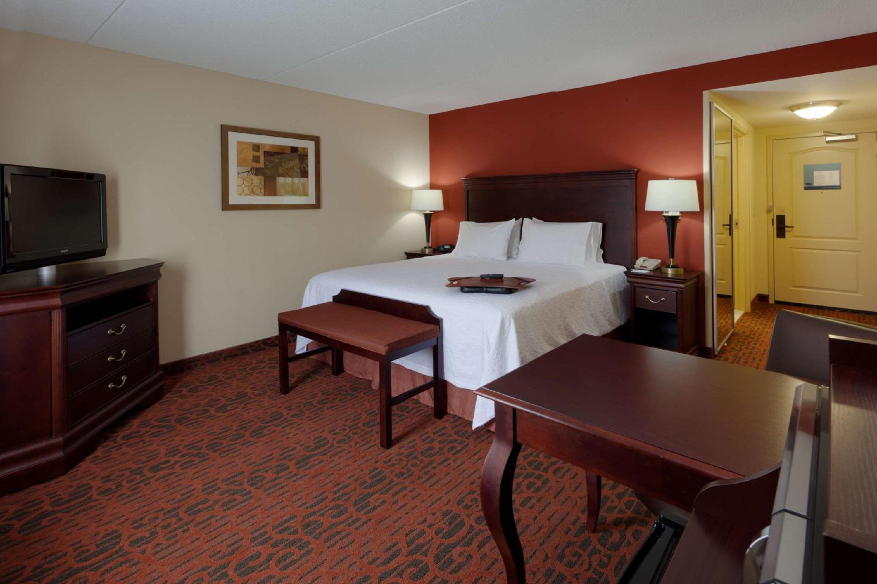 King Room - Non-Smoking - Photo 2