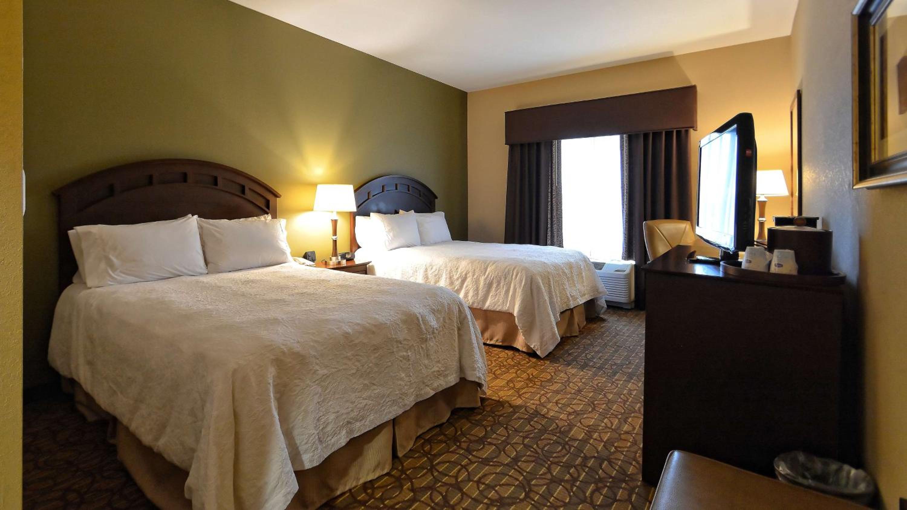 Room with Two Queen Beds - Non-Smoking - Photo 1
