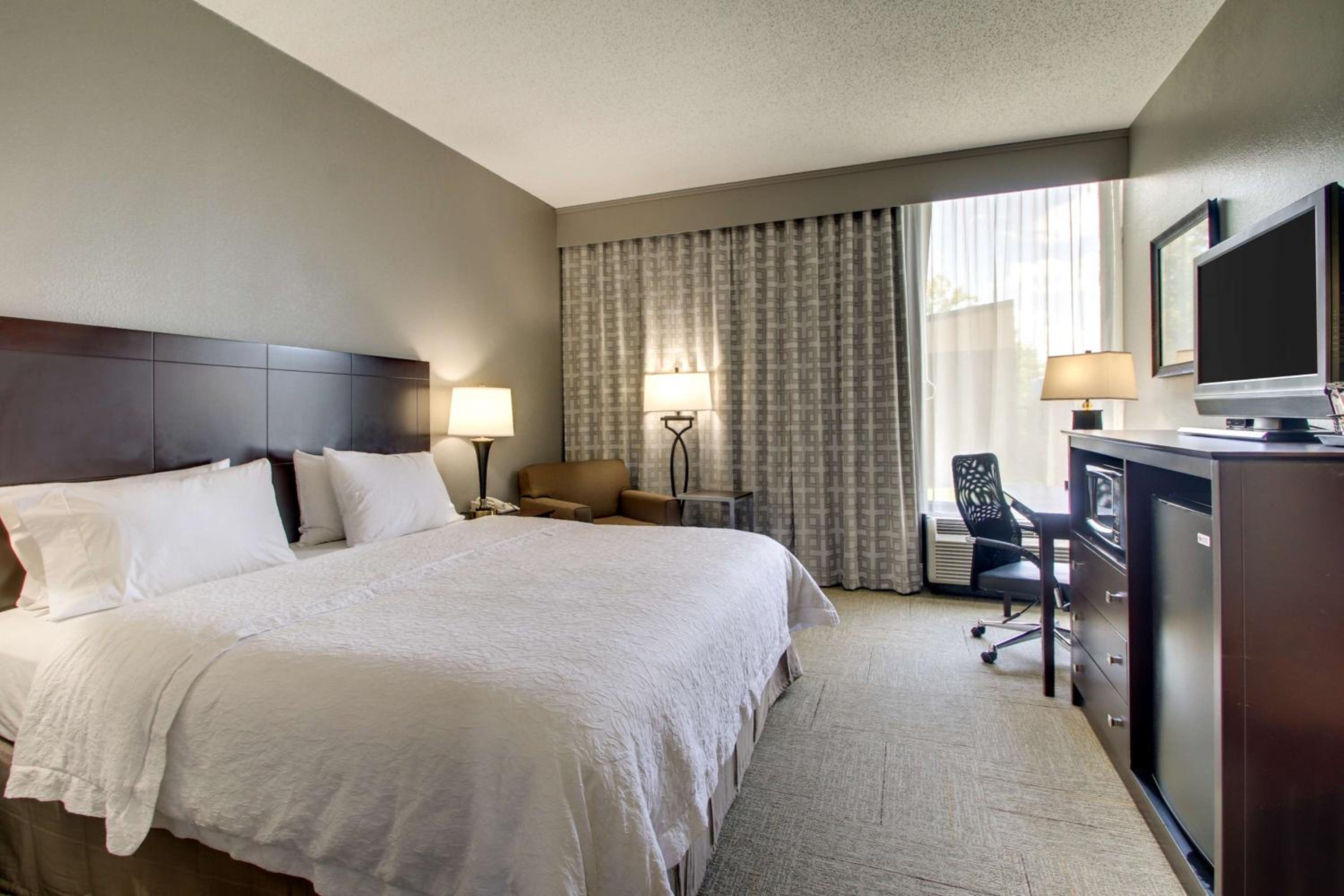 King Room with Accessible Tub - Mobility and Hearing Access/Non-Smoking