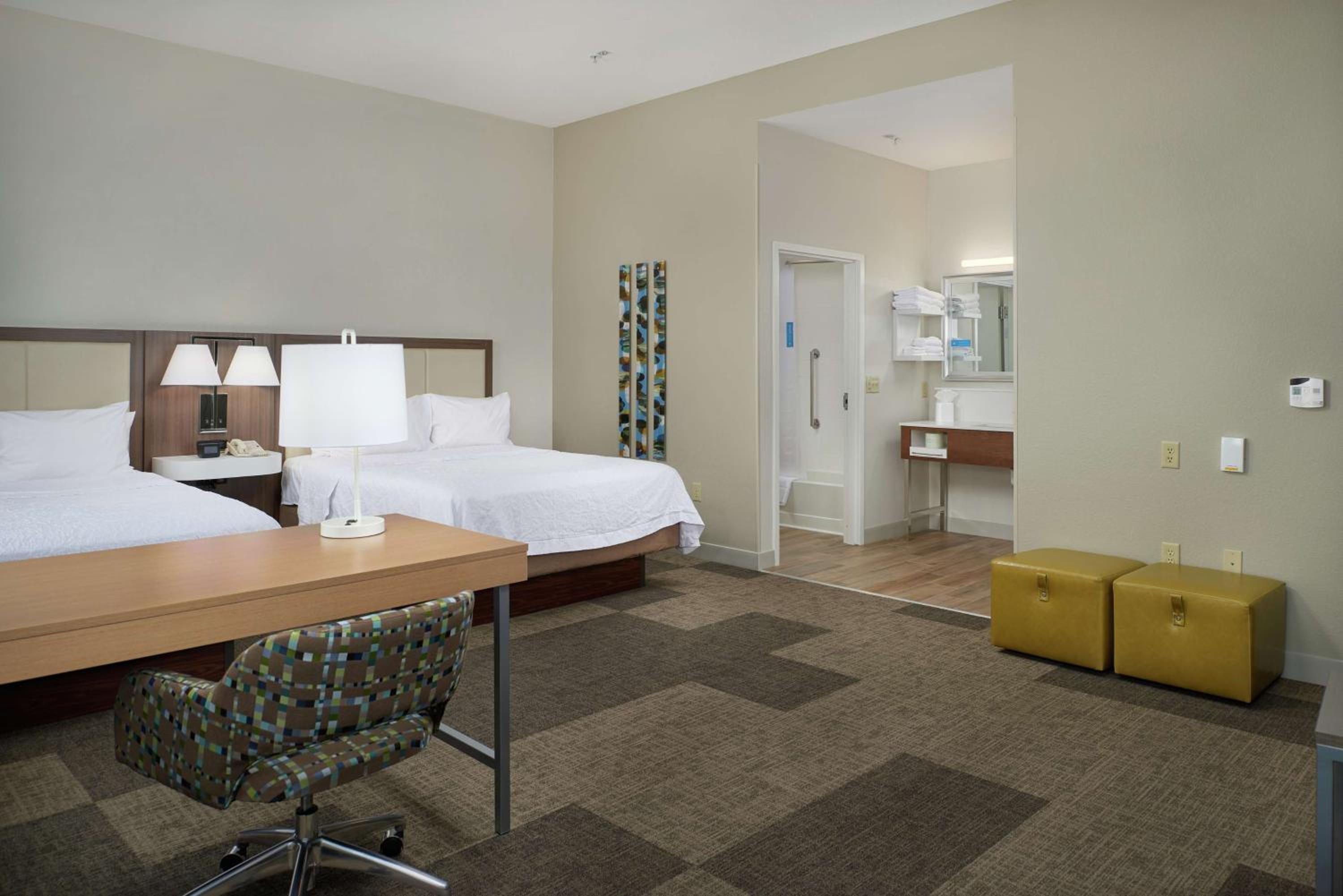 Studio Suite with Two Queen Beds and Sofa Bed - Non-Smoking - Photo 4