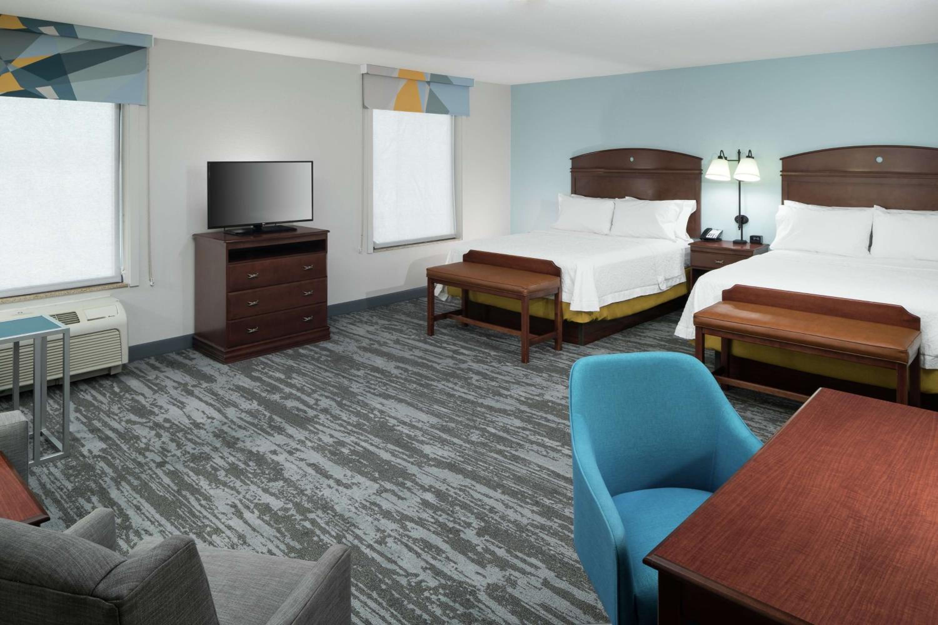 Queen Studio Suite with Two Queen Beds - Non-Smoking - Photo 5