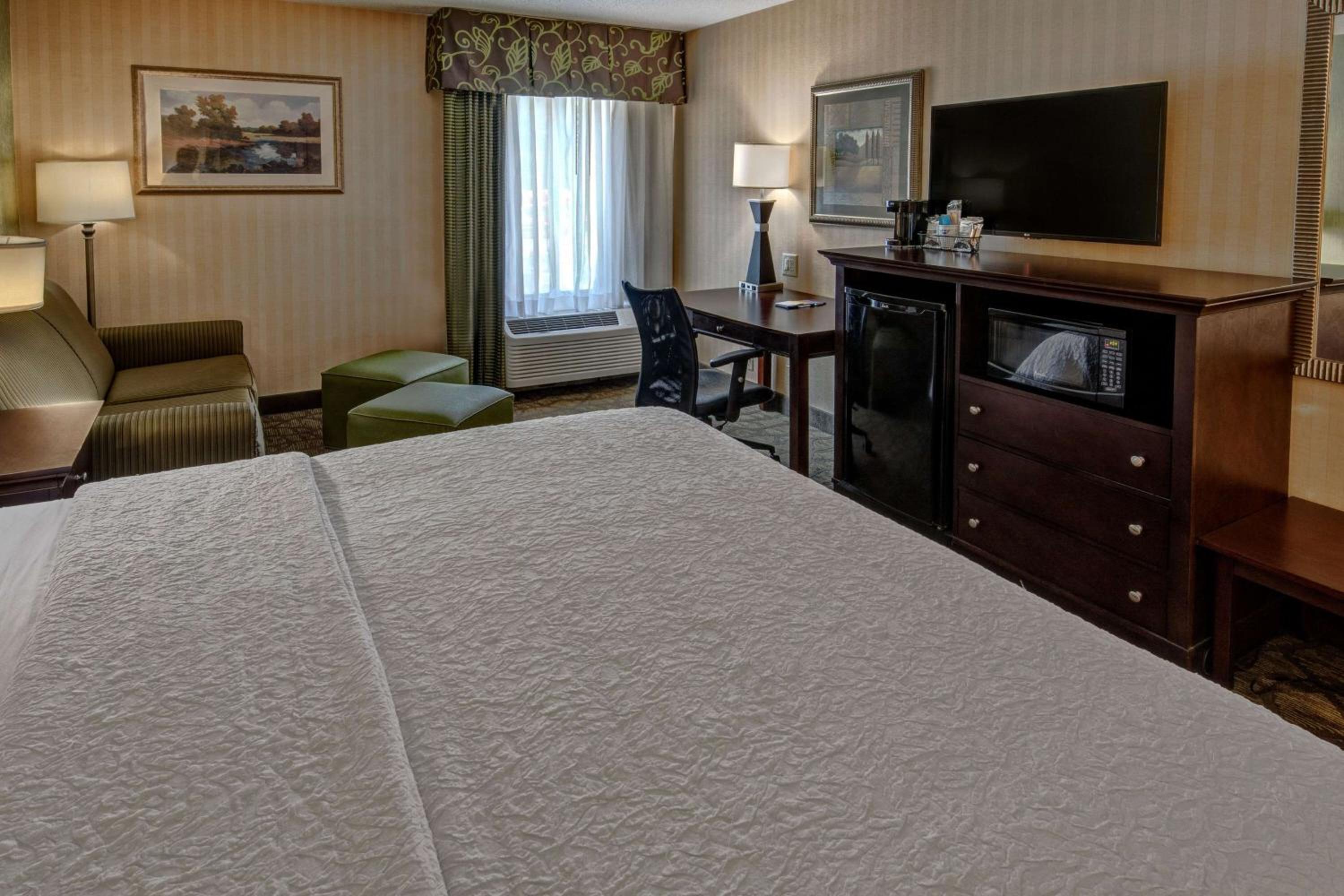 King Room with Walk-in Shower - Non-Smoking - Photo 1