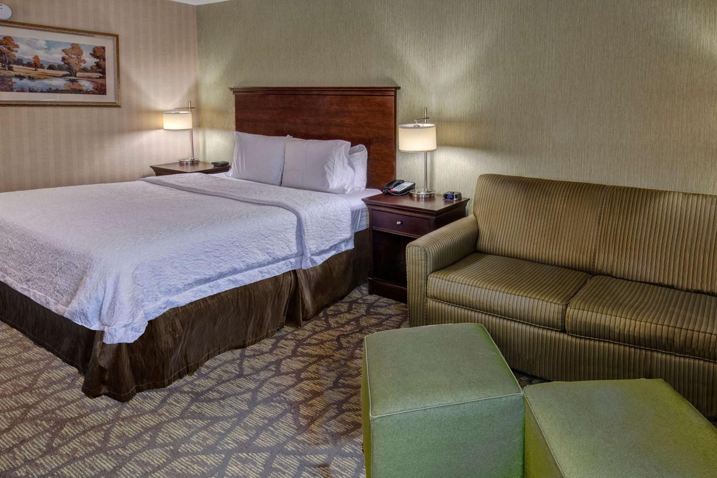 King Room with Walk-in Shower - Non-Smoking - Photo 3