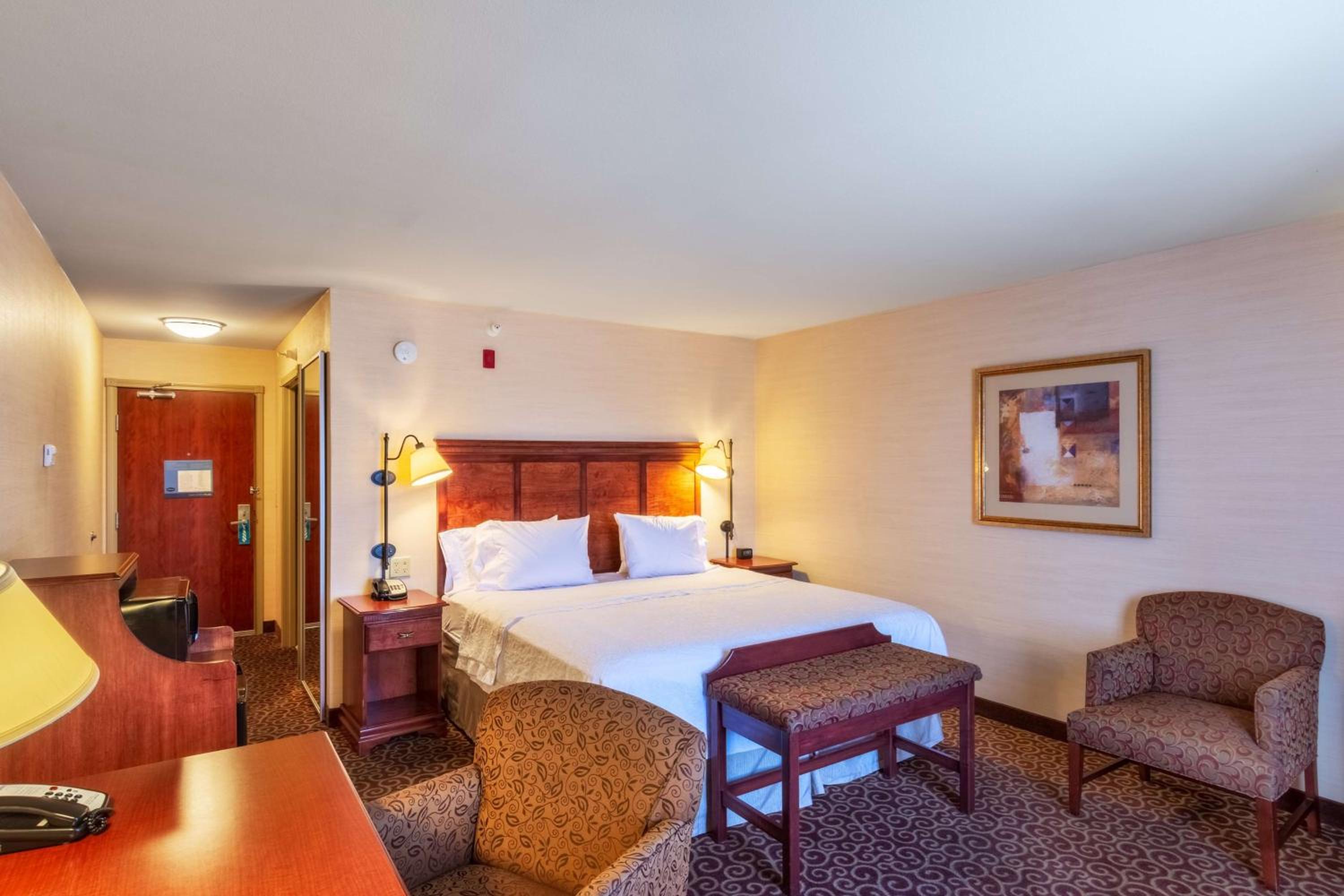 King Room with King Bed - Non-Smoking - Photo 1