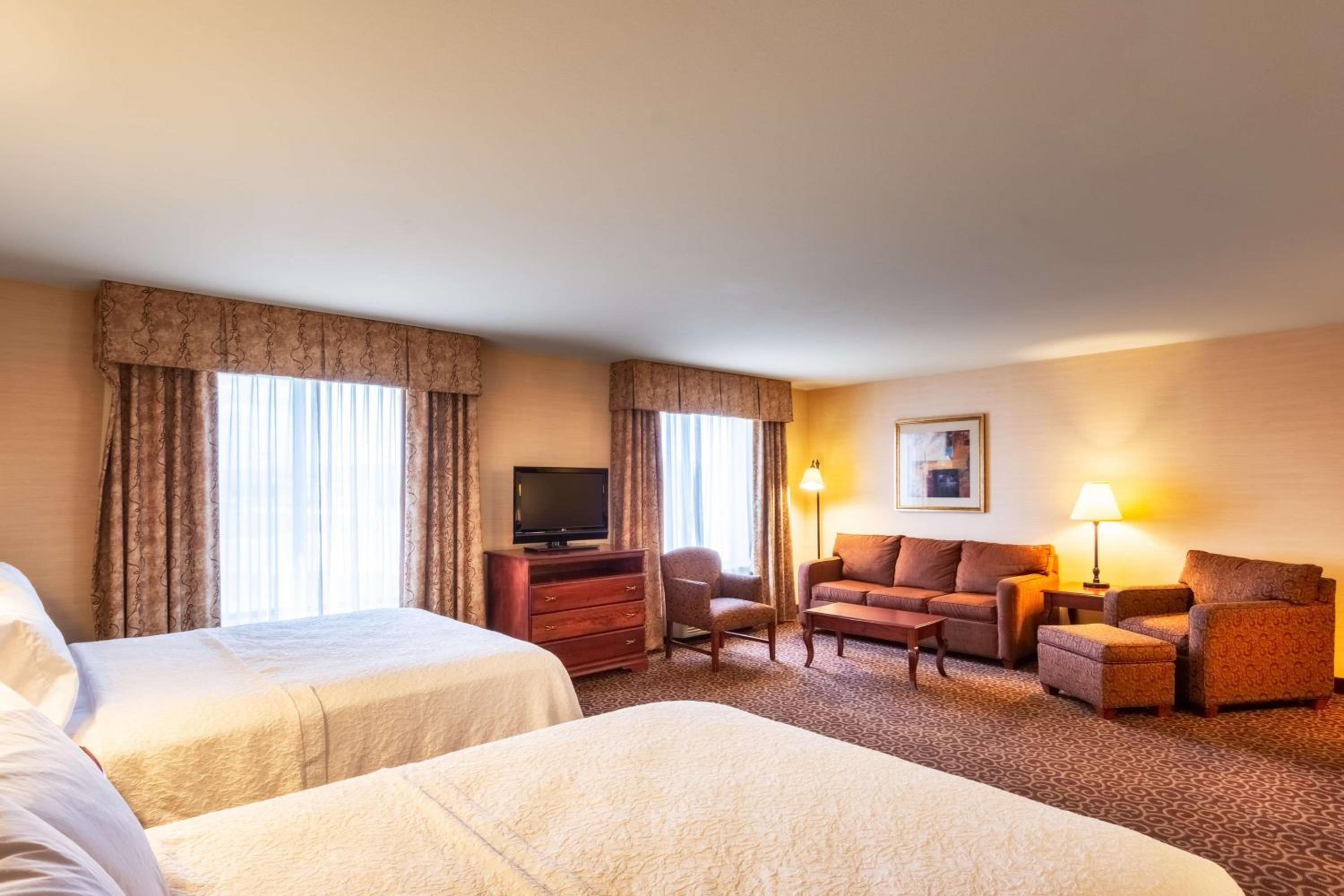Queen Studio Suite with Two Queen Beds and Sofa Bed - Non-Smoking - Photo 1