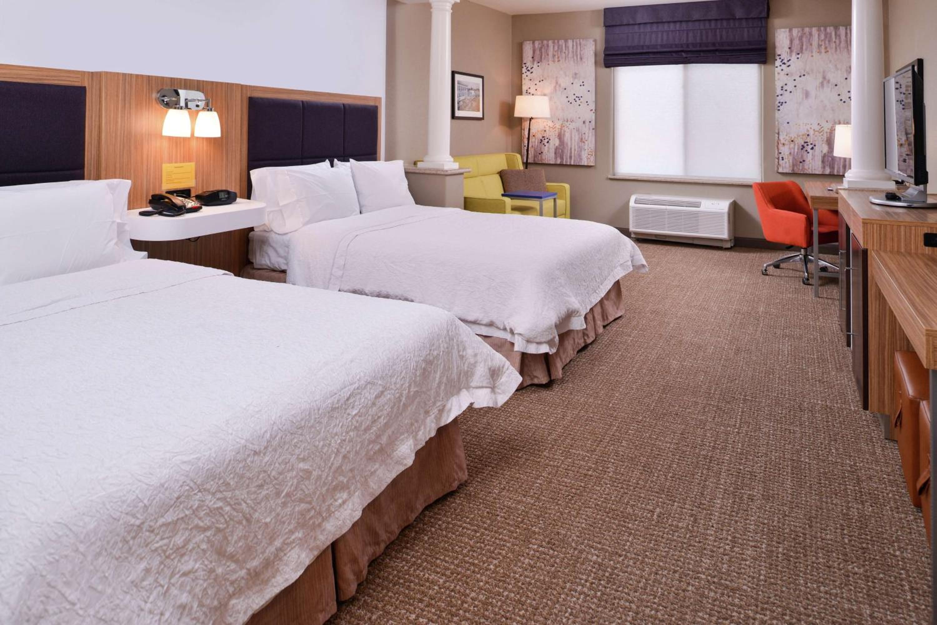 Queen Studio Suite with Two Queen Beds and Sofa Bed - Non-Smoking - Photo 5