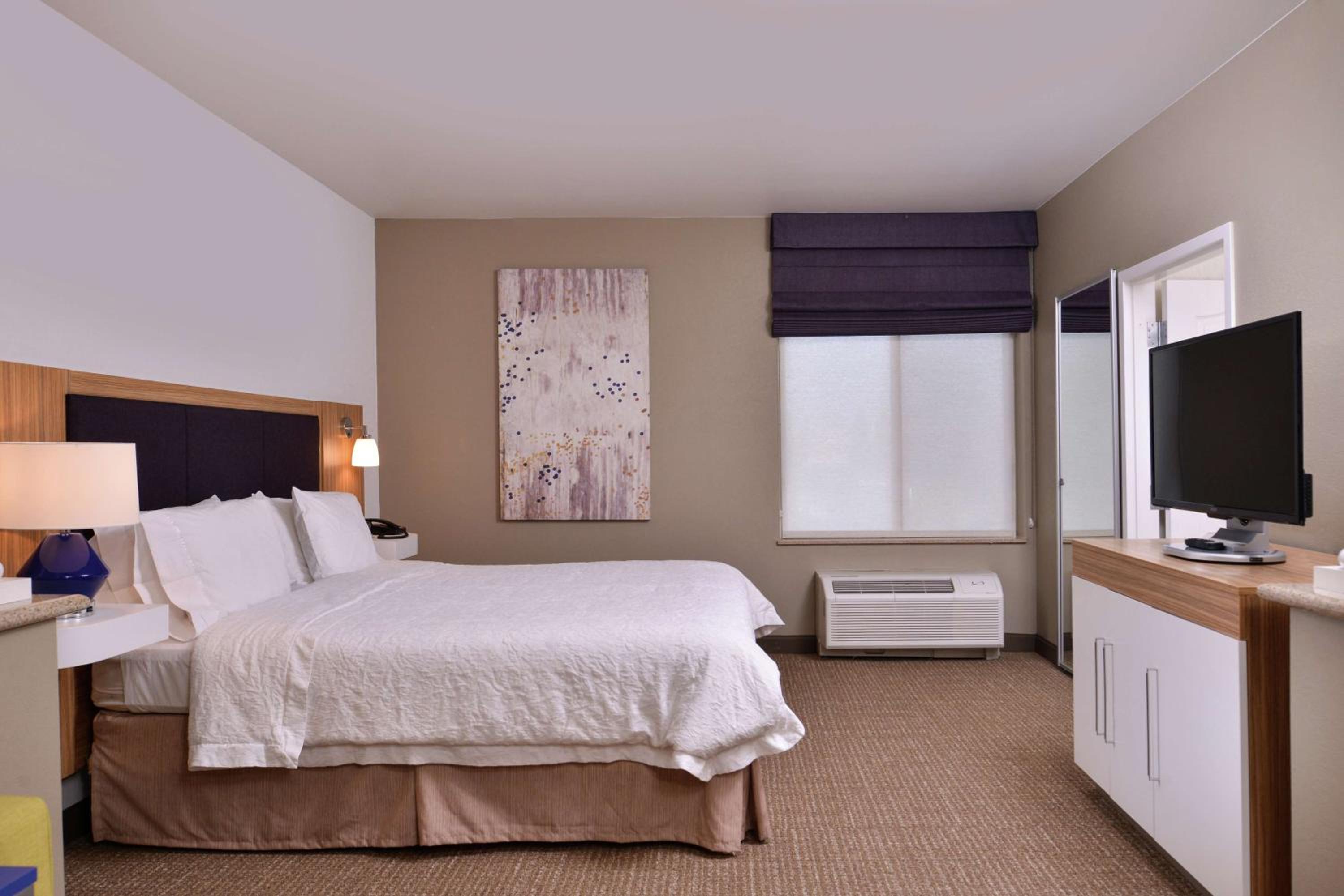 King Corner Suite - Non Smoking - Photo 2
