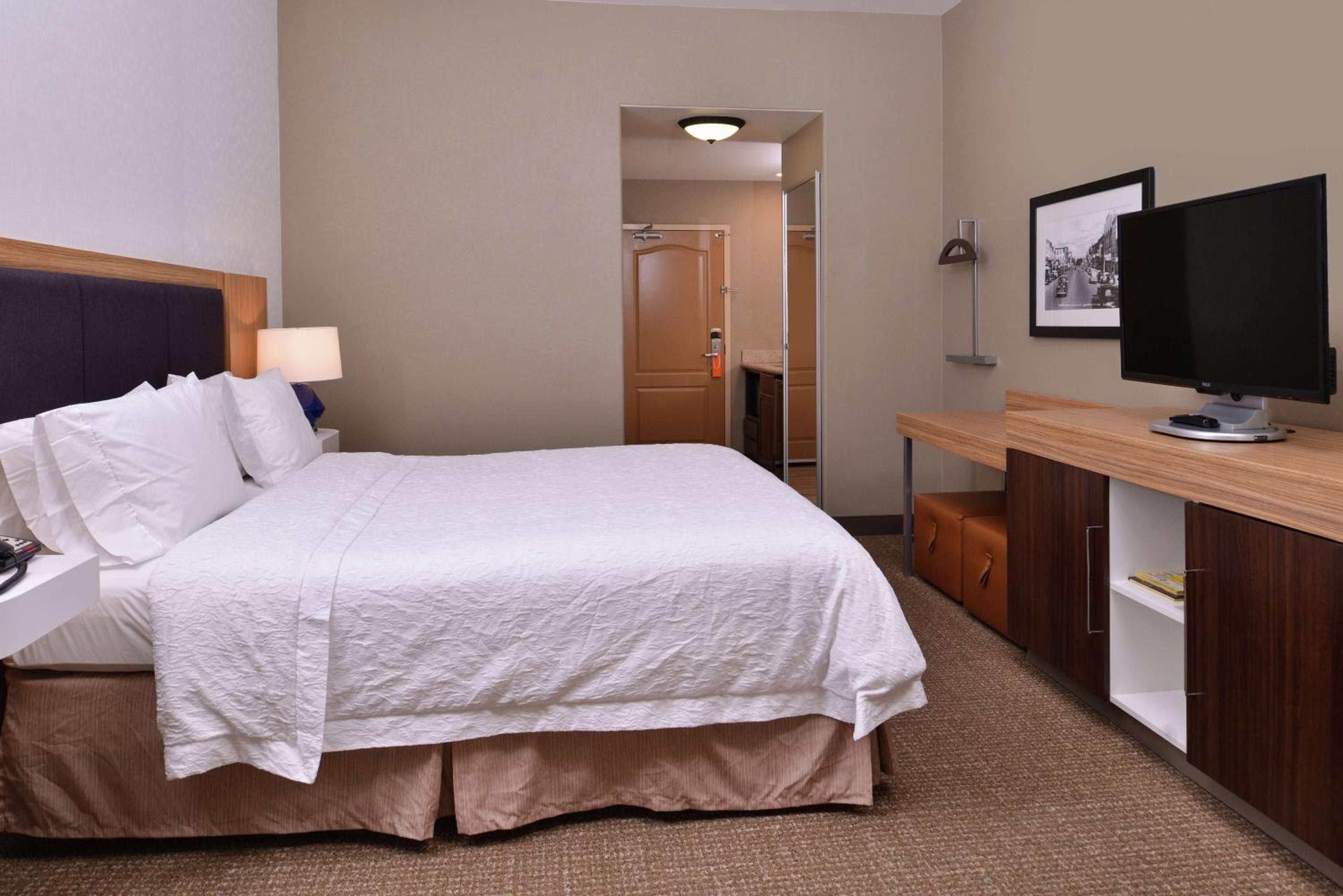 King Studio Suite with Sofa Bed - Non-Smoking - Photo 4