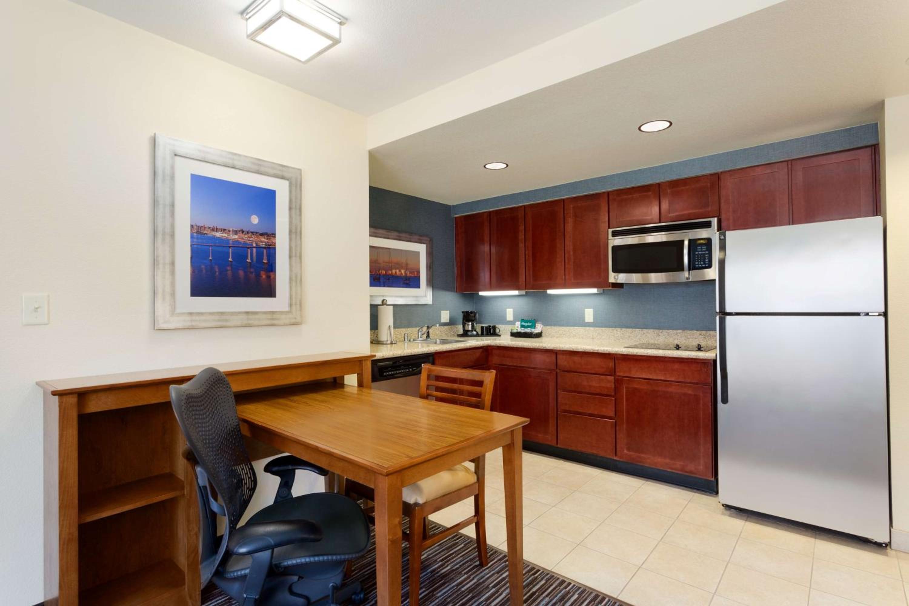 One-Bedroom King Suite - Non-Smoking