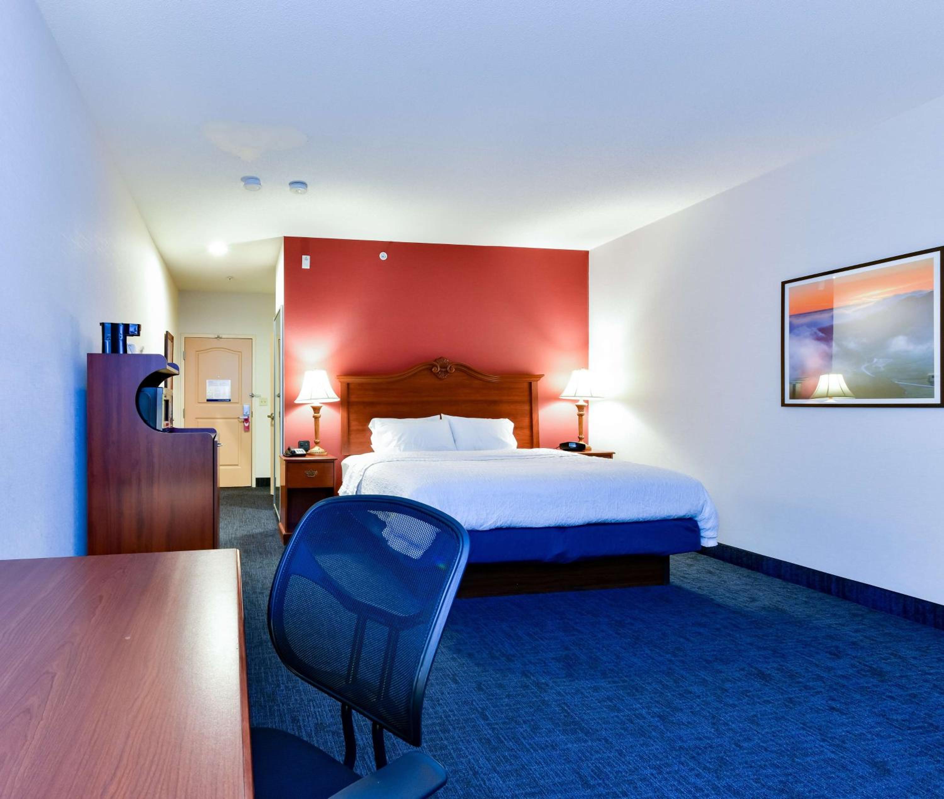 King Room with King Bed - Non-Smoking - Photo 1