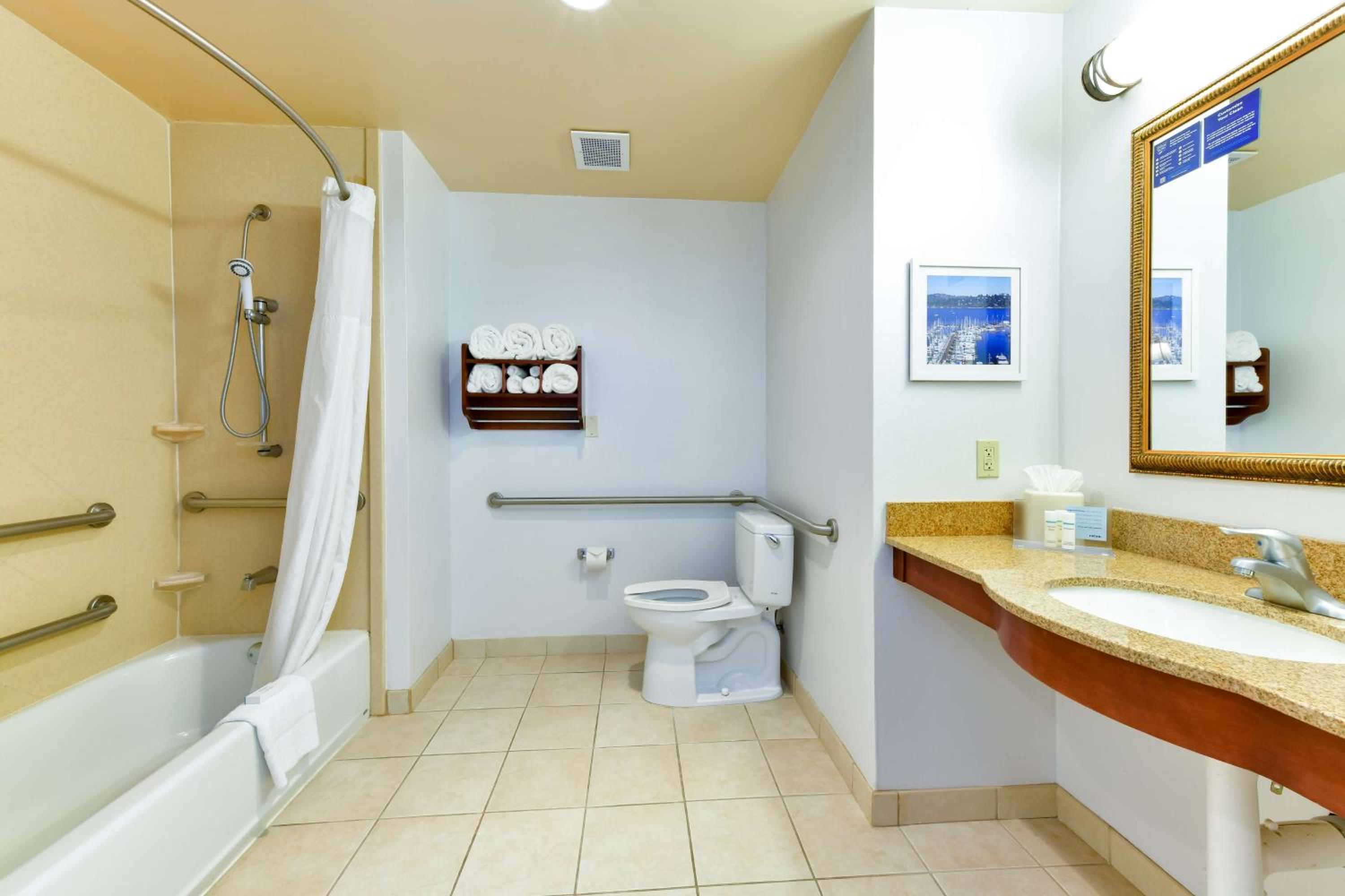 King Room with Accessible Tub - Mobility and Hearing Access/Non-Smoking - Photo 10