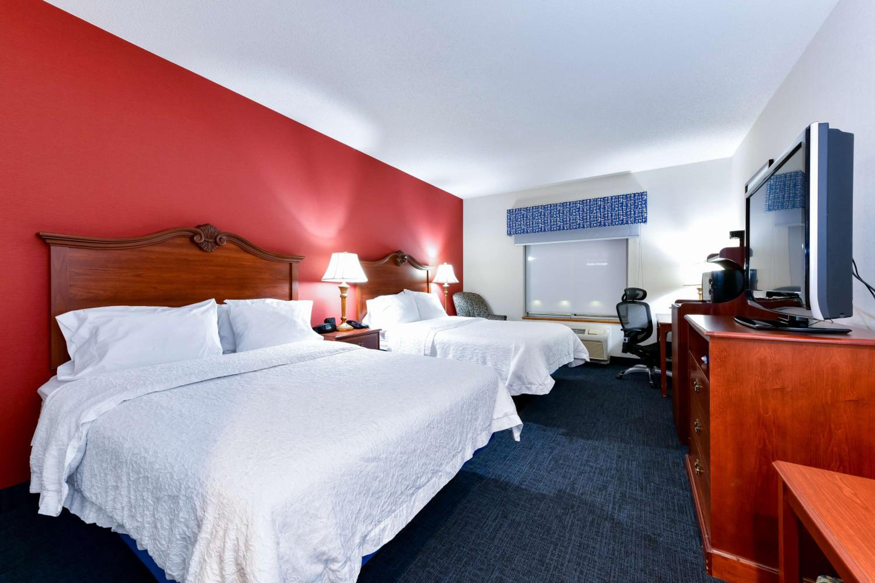 Room with Two Queen Beds - Non-Smoking - Photo 1