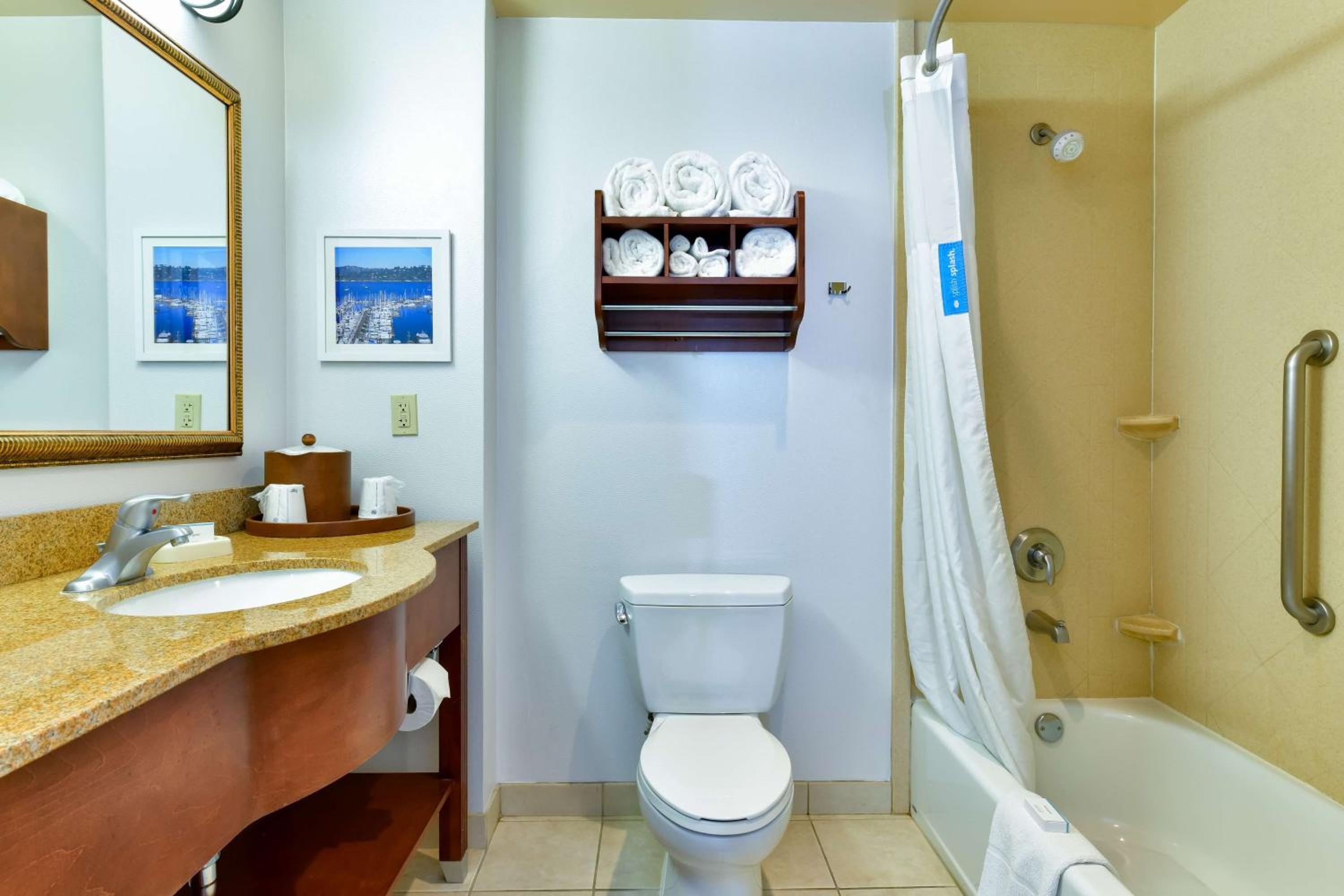 Room with Two Queen Beds - Non-Smoking - Photo 6
