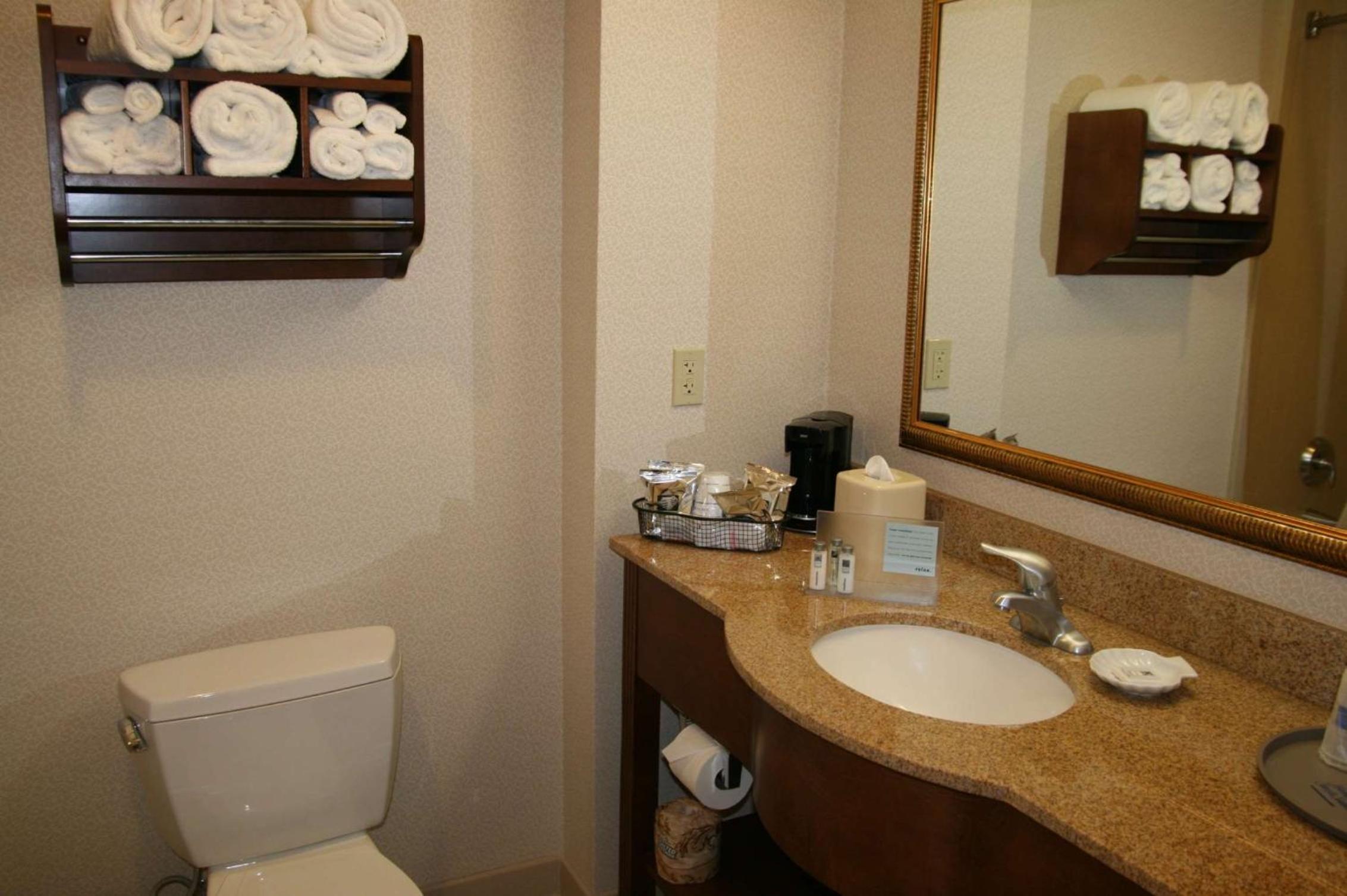 King Room with King Bed - Non-Smoking - Photo 3