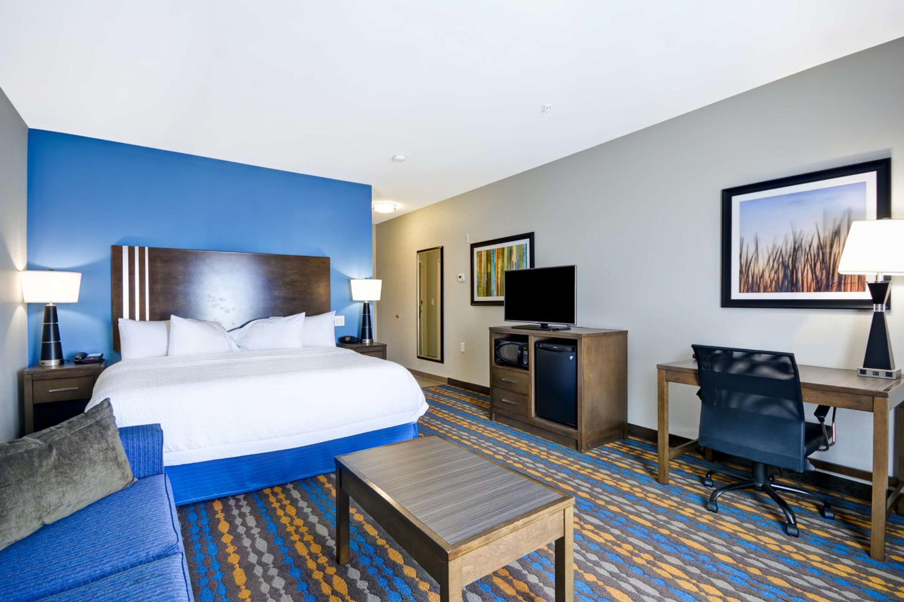 King Room with Sofa Bed - Non-Smoking photo 1