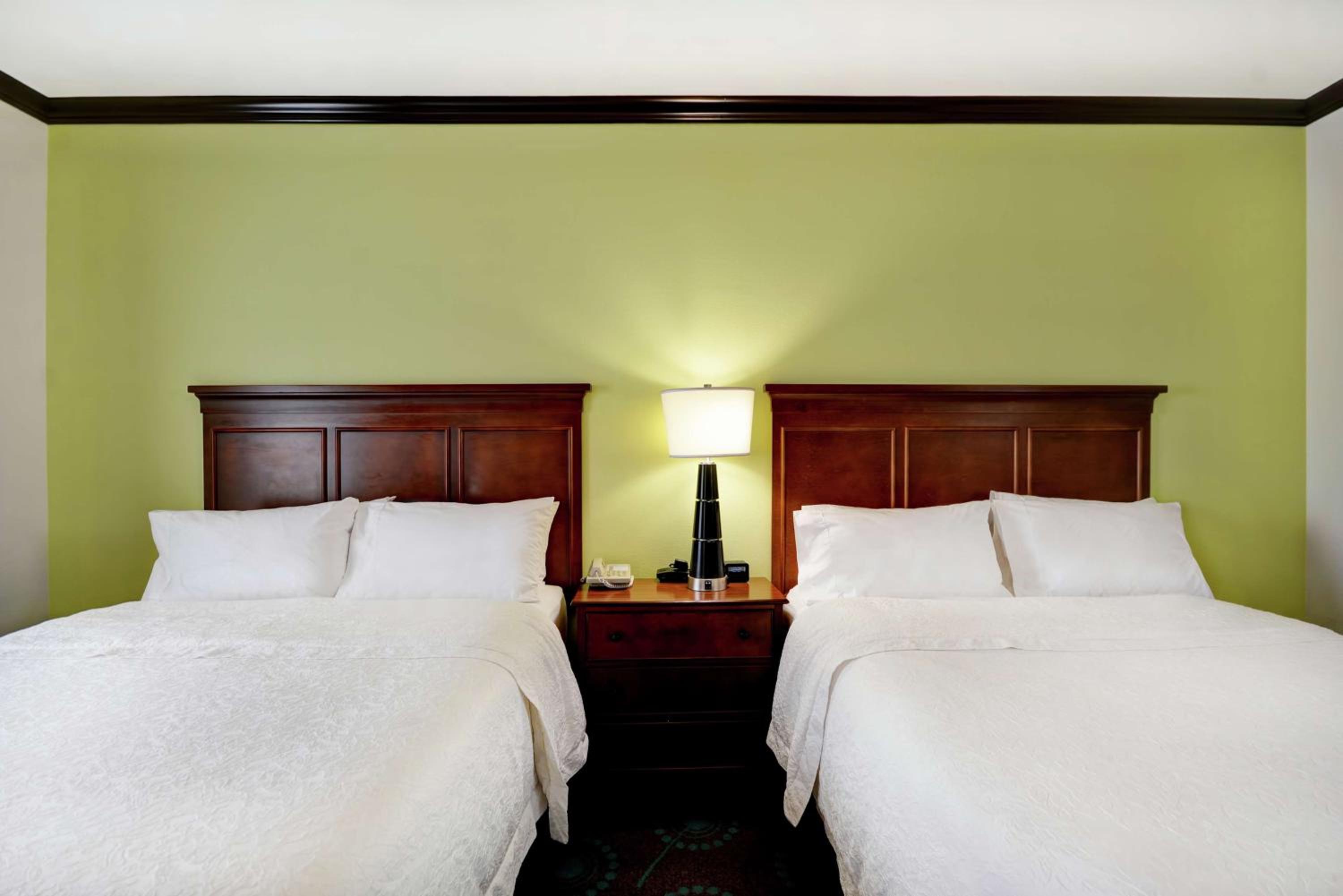 Room with Two Queen Beds - Non-Smoking - Photo 2