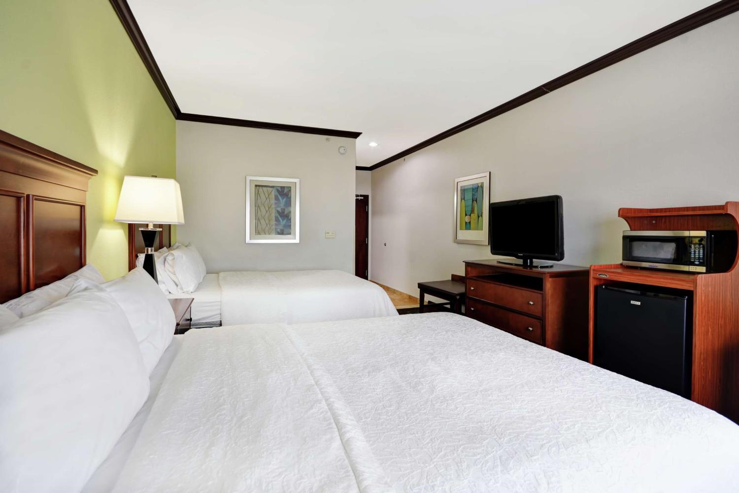 Room with Two Queen Beds - Non-Smoking - Photo 5