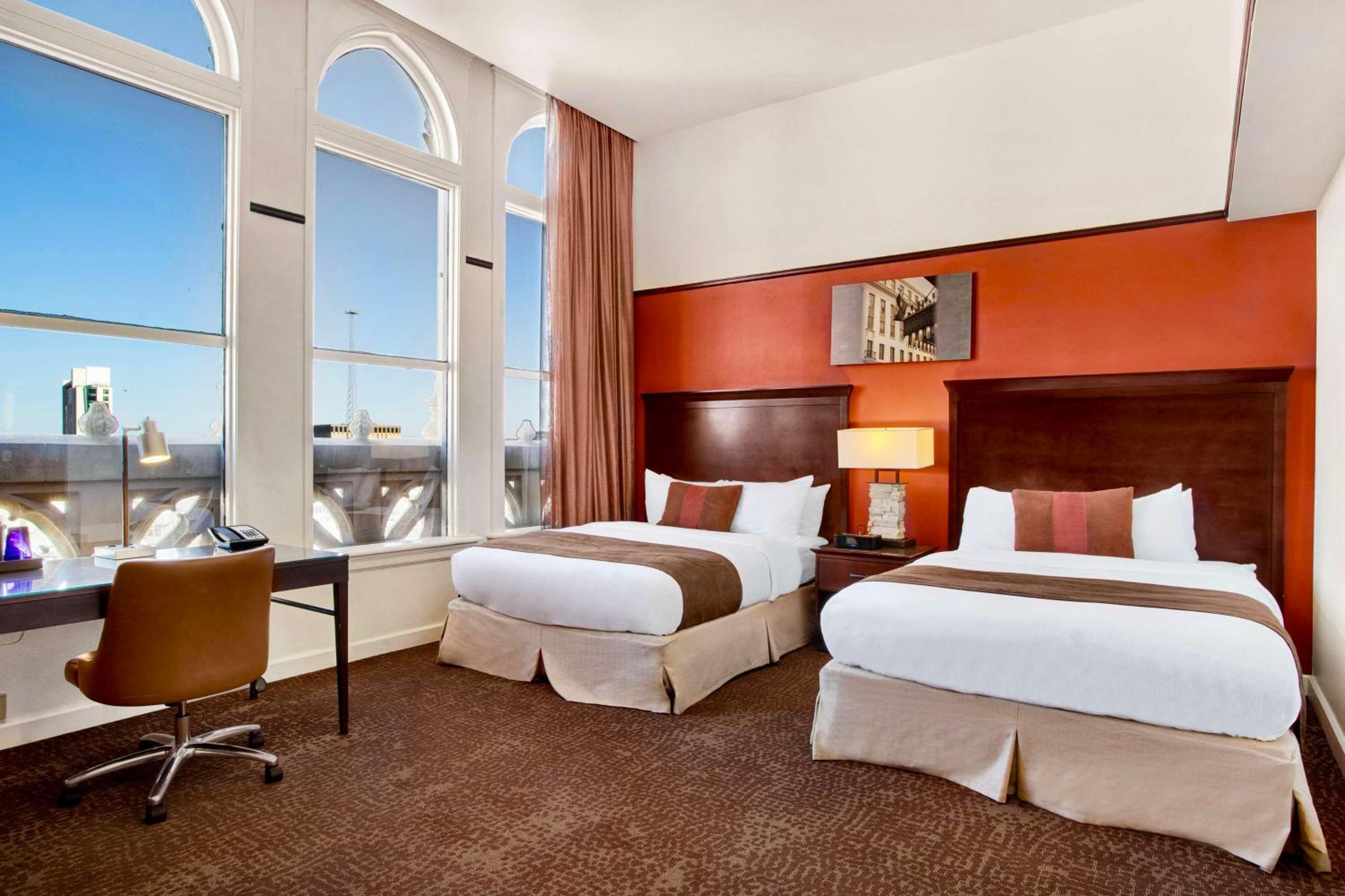 Queen Room with Alamo View - Photo 1
