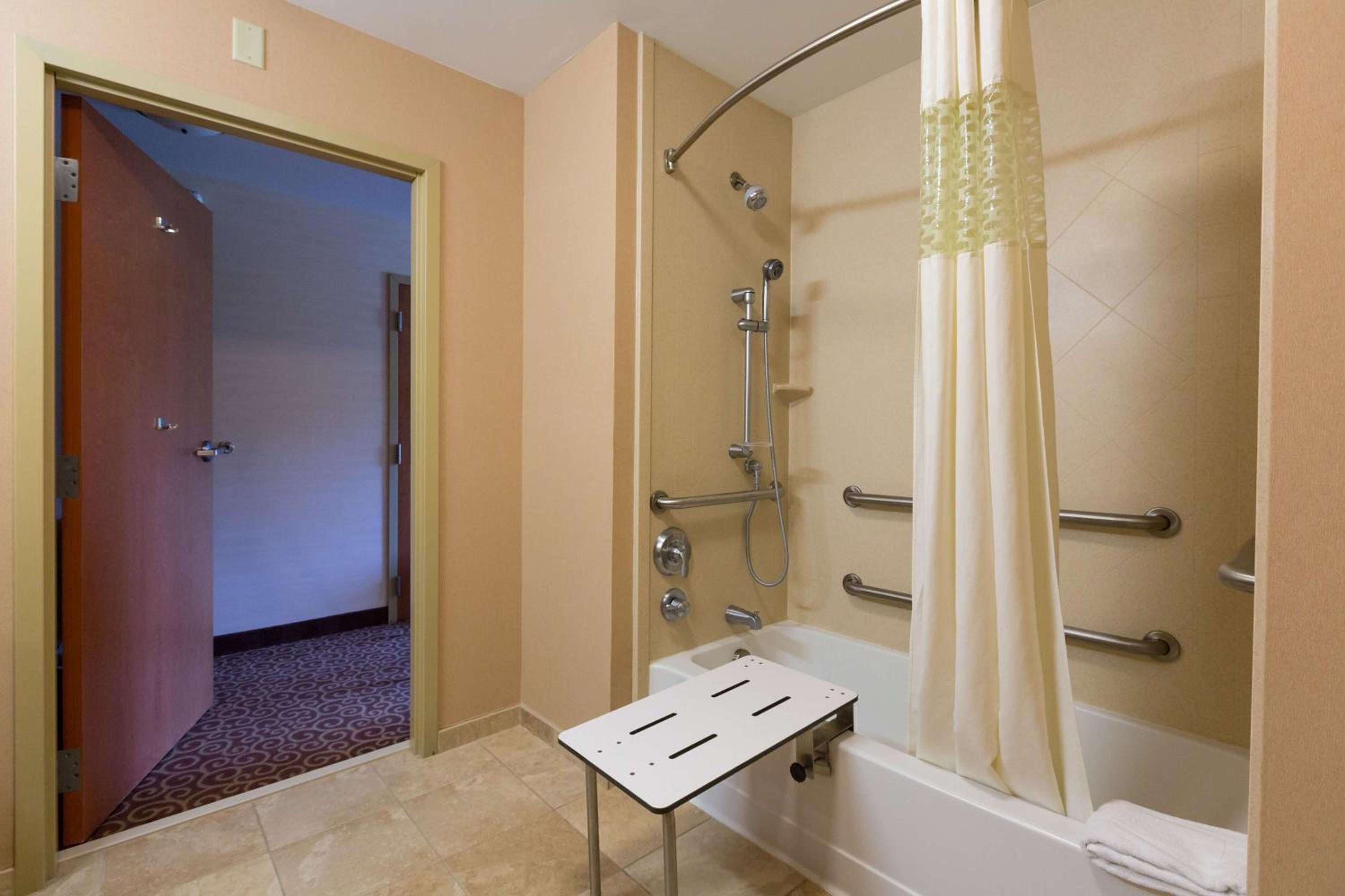 Queen Room with Two Queen Beds - Mobility and Hearing Access/Non-Smoking - Photo 4