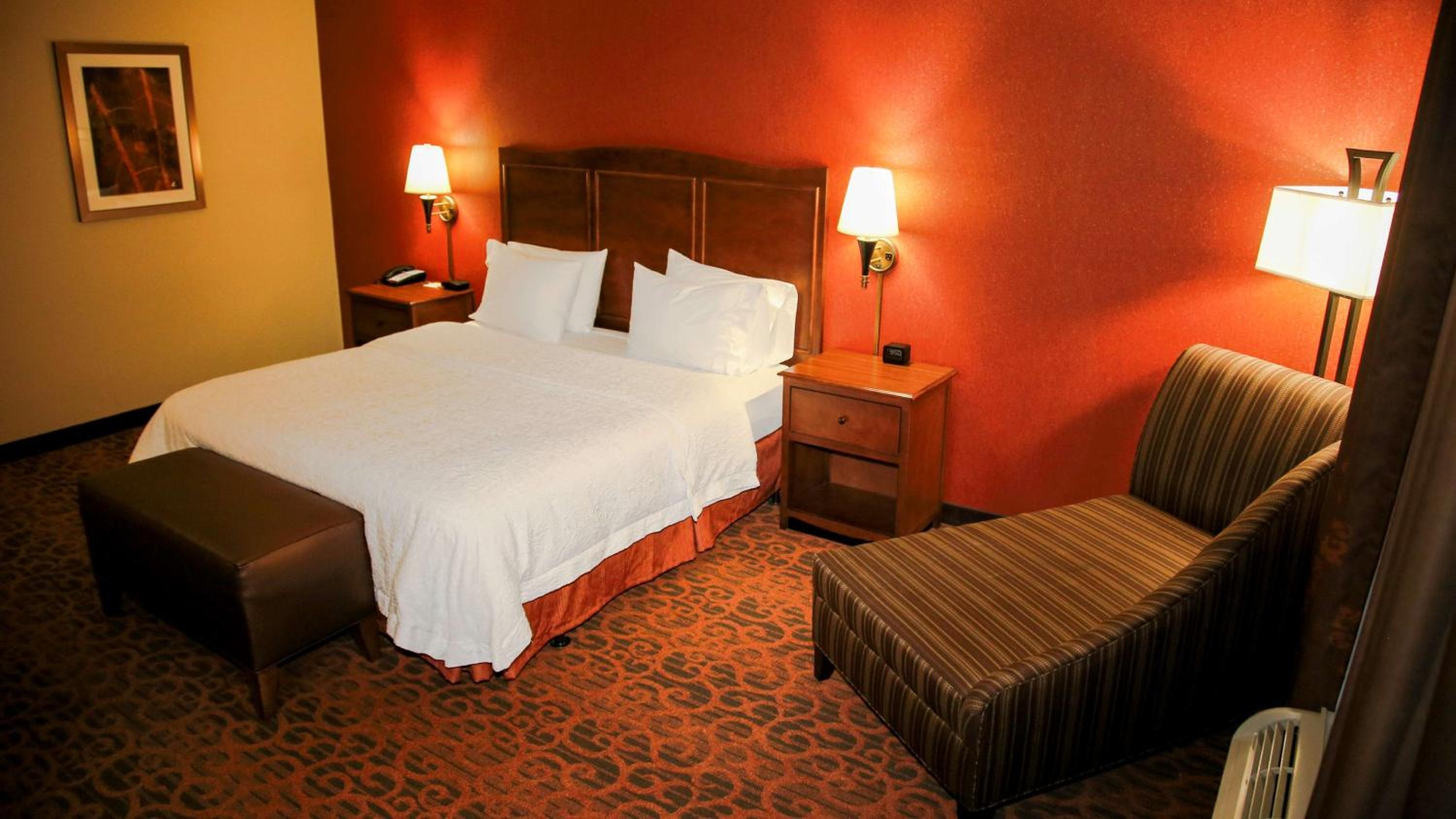 King Room with Accessible Tub - Mobility and Hearing Access/Non-Smoking - Photo 4