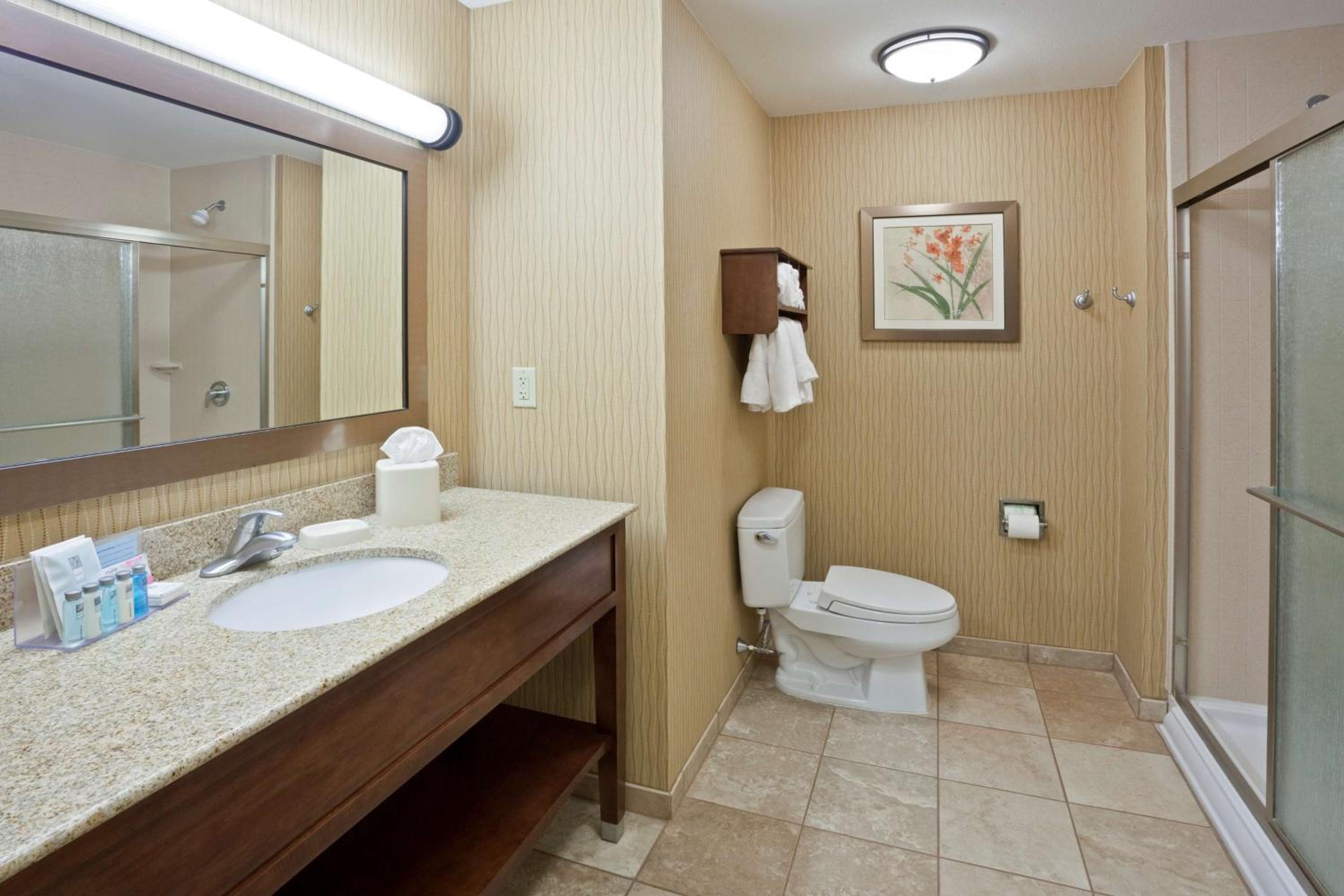 King Room with King Bed - Non-Smoking - Photo 4