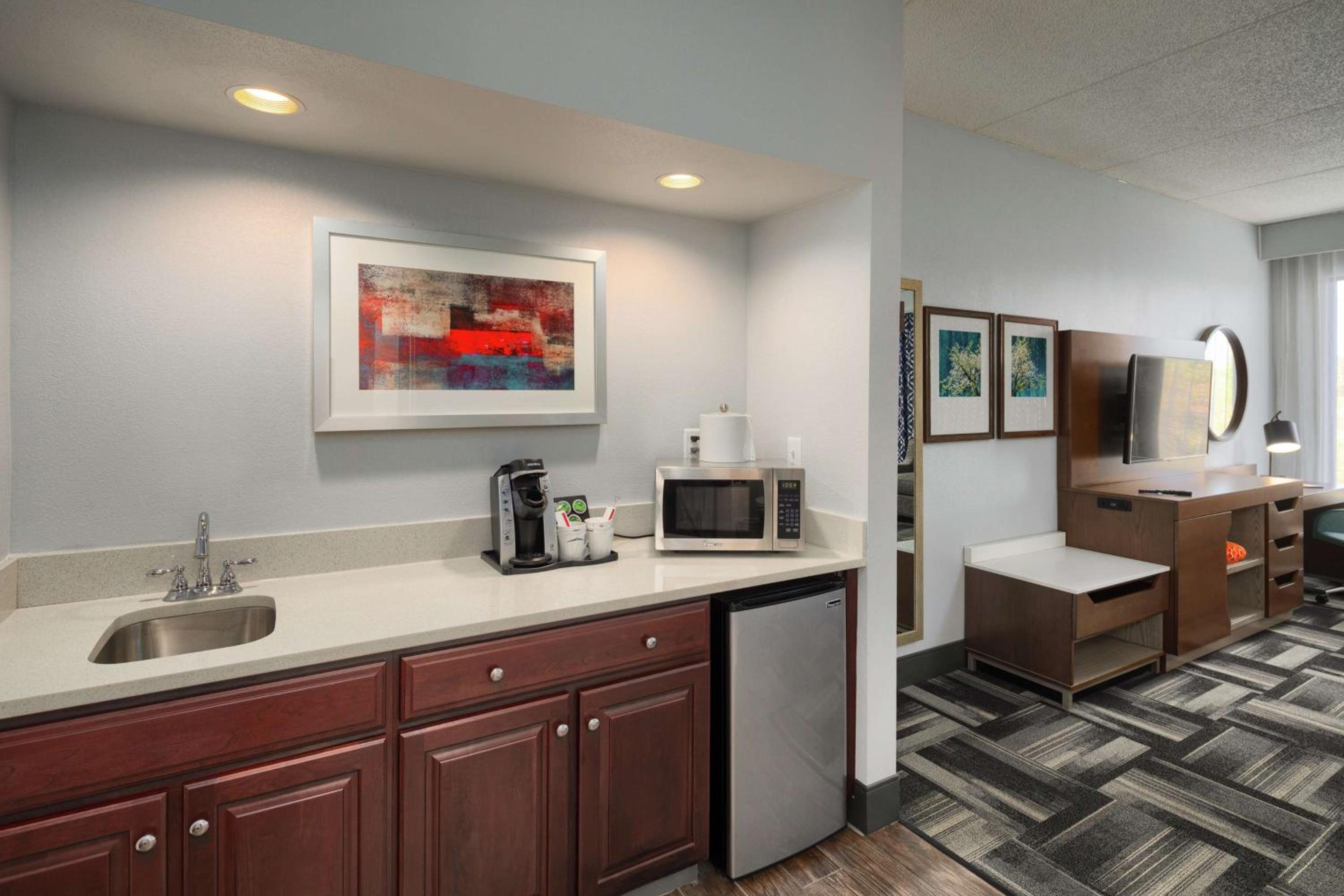 King Studio Suite - Non-Smoking - Photo 3