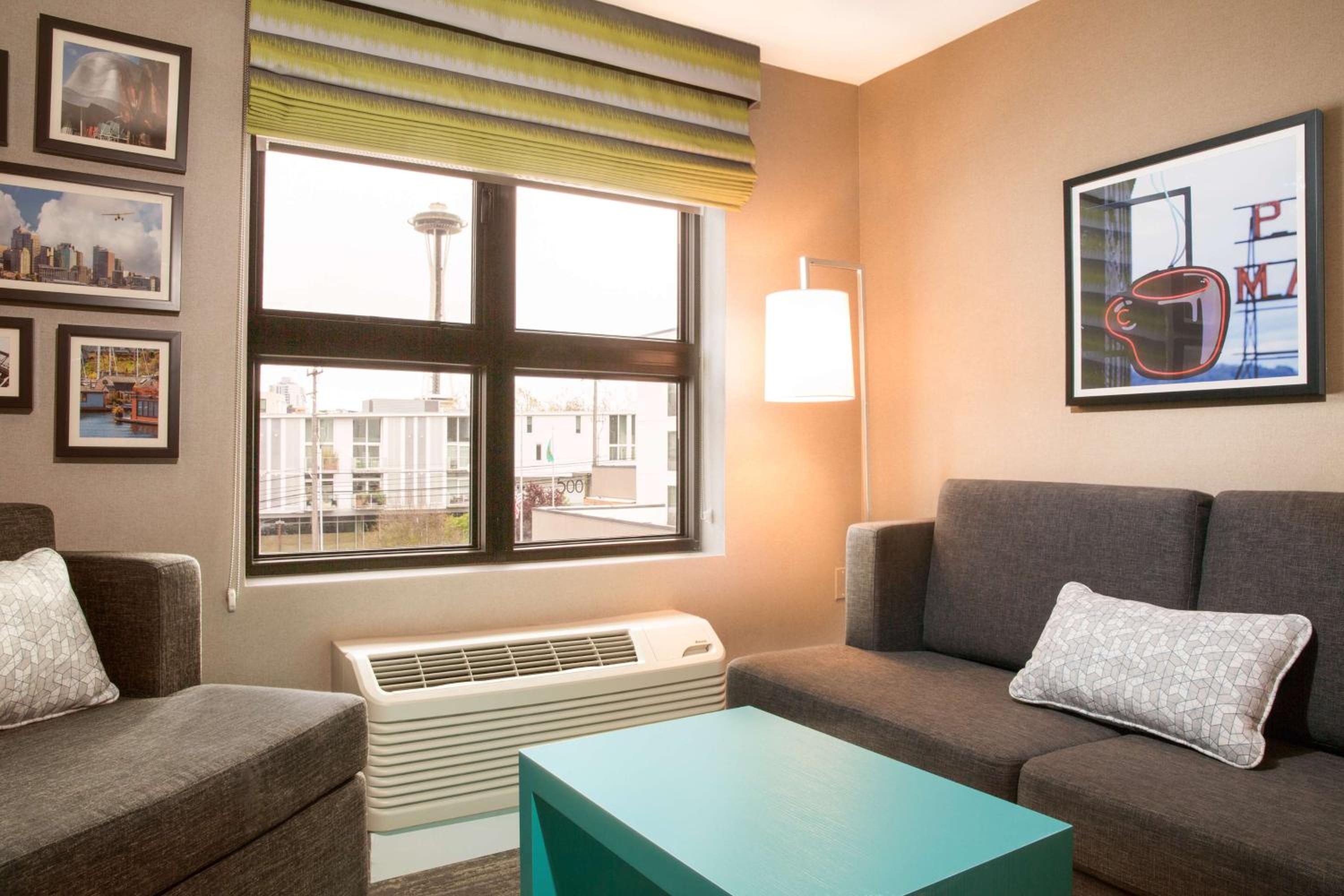 One-Bedroom King Suite - Non-Smoking - Photo 3