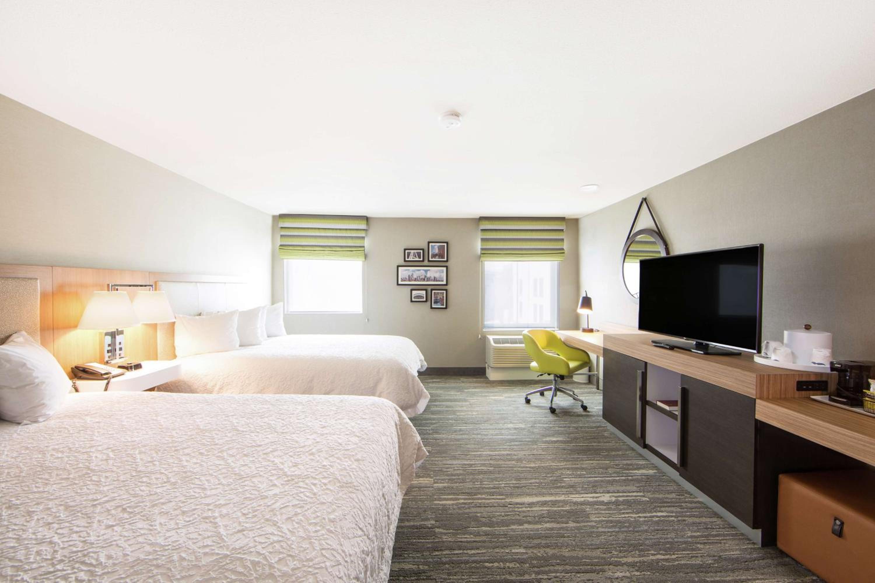 Room with Two Queen Beds - Non-Smoking - Photo 1