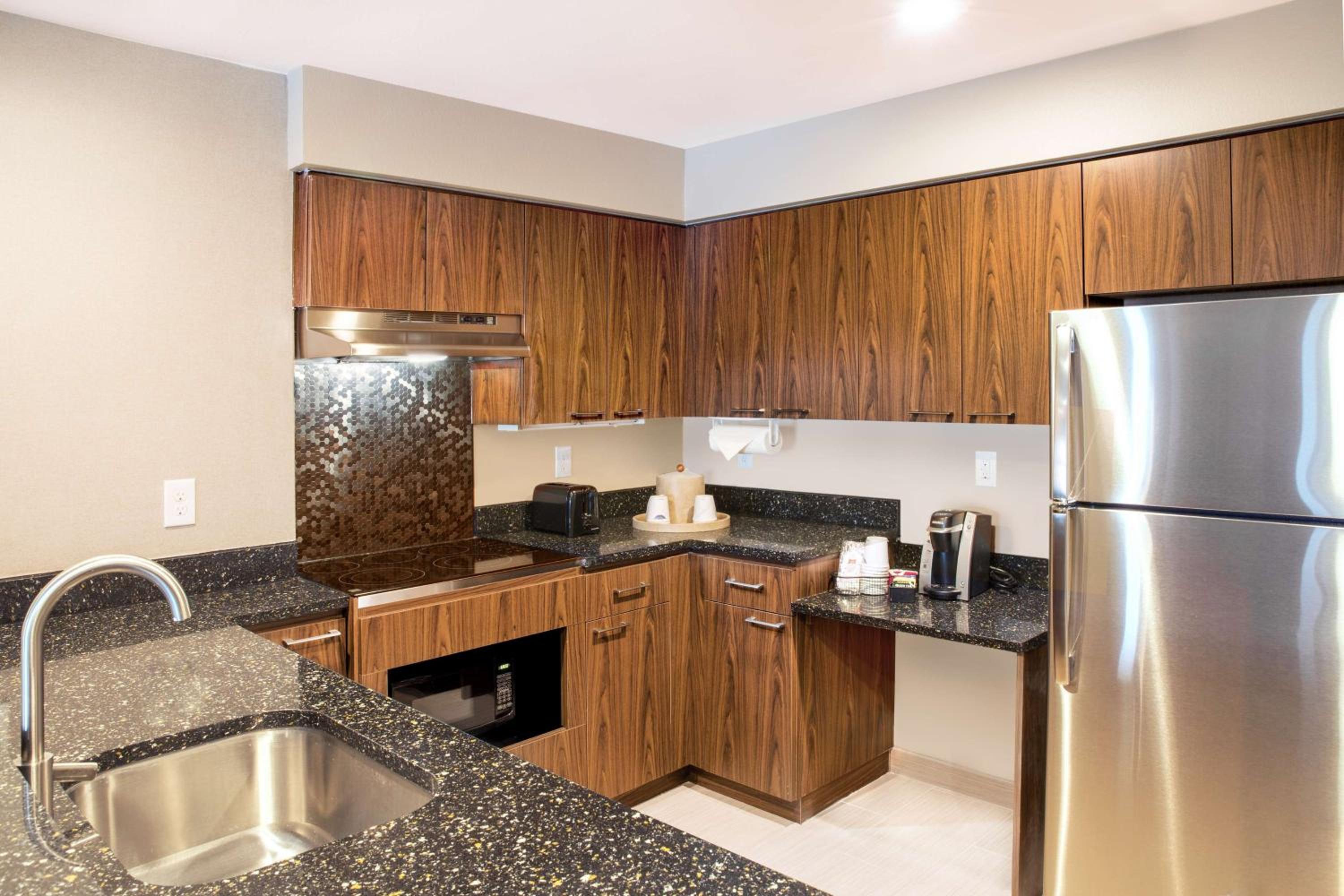 King Suite Accessible Room - Photo 4