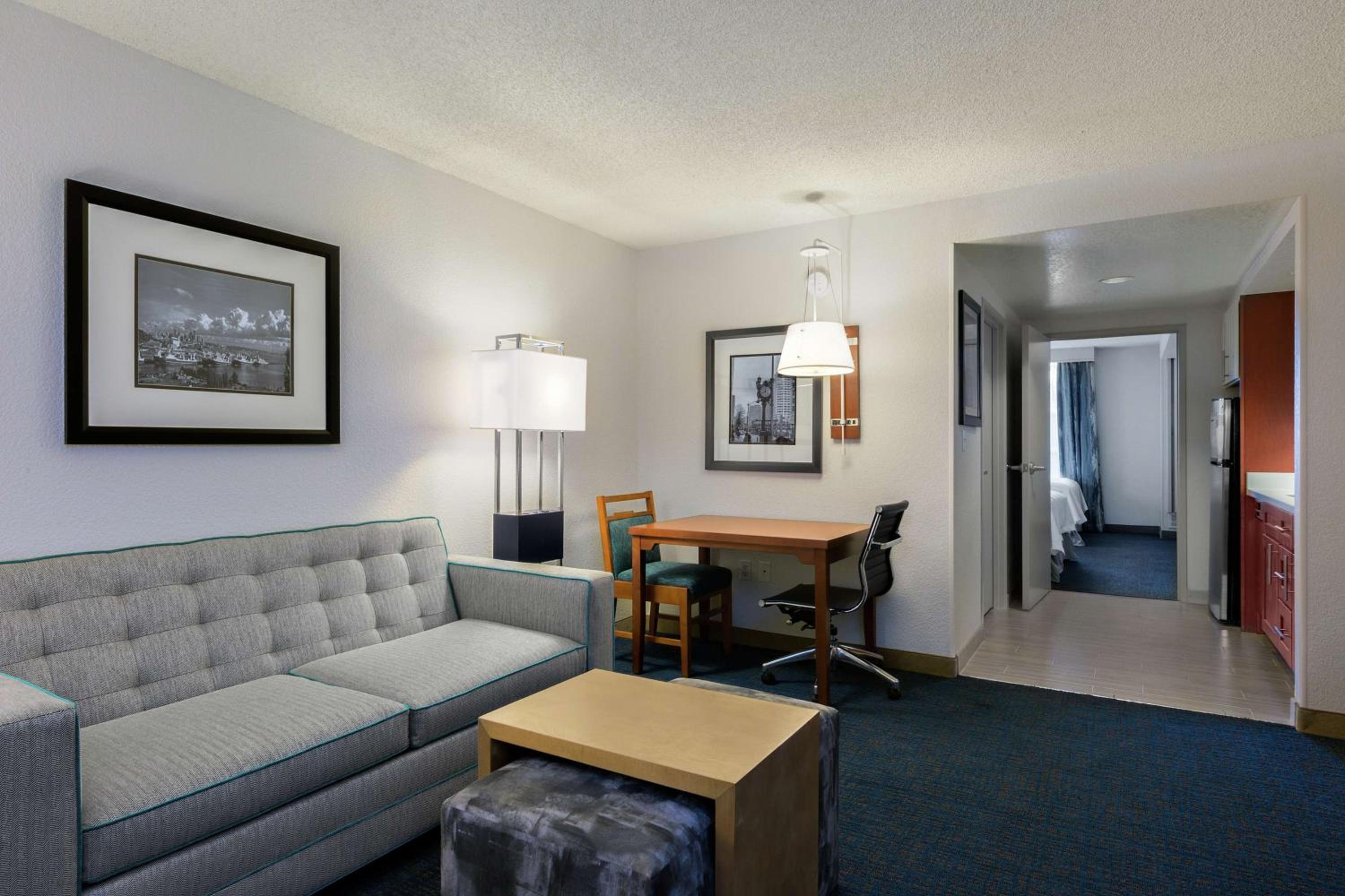 King Suite with Sofa Bed and Bay View - Non-Smoking photo 3