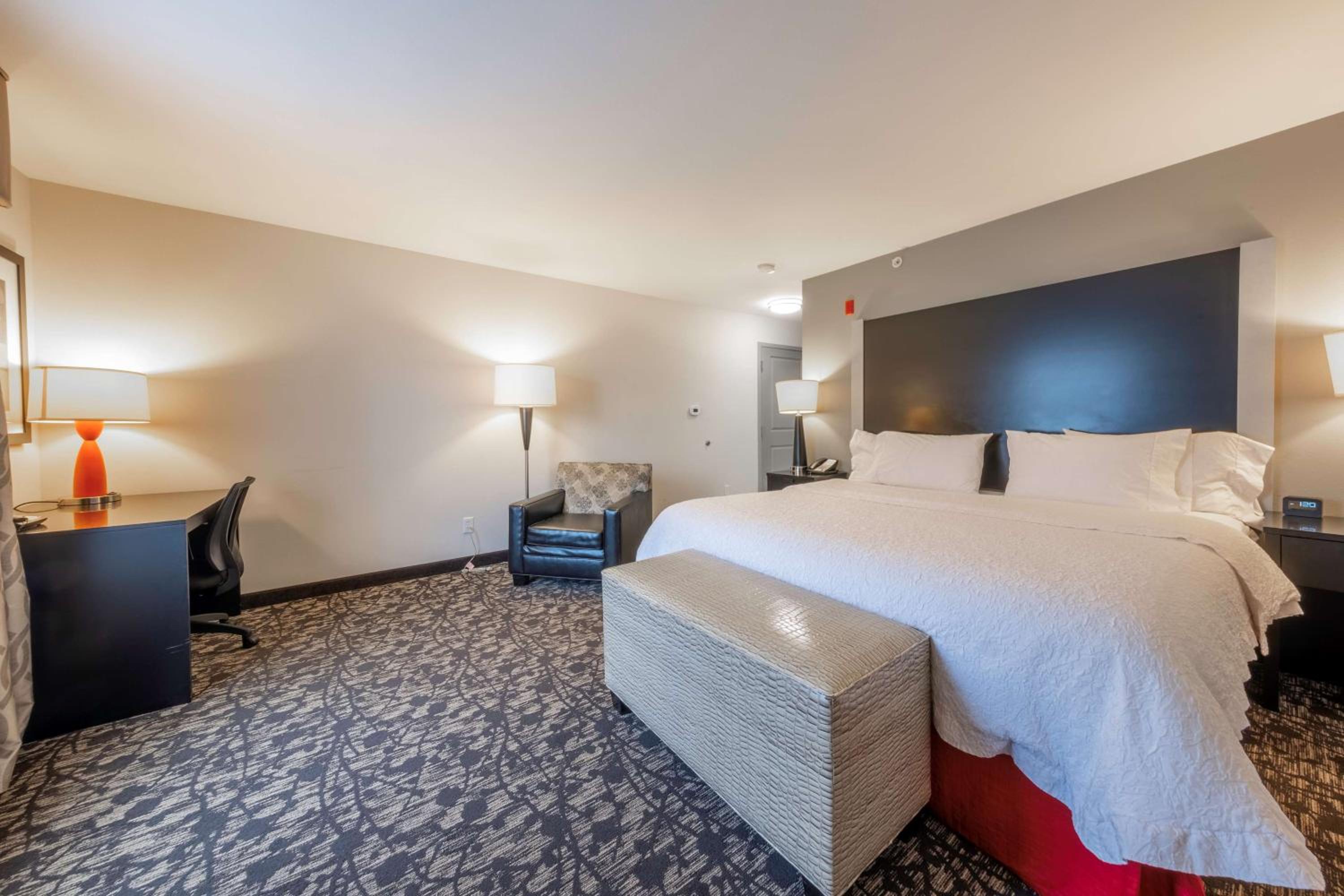 King Room with King Bed - Non-Smoking photo 2