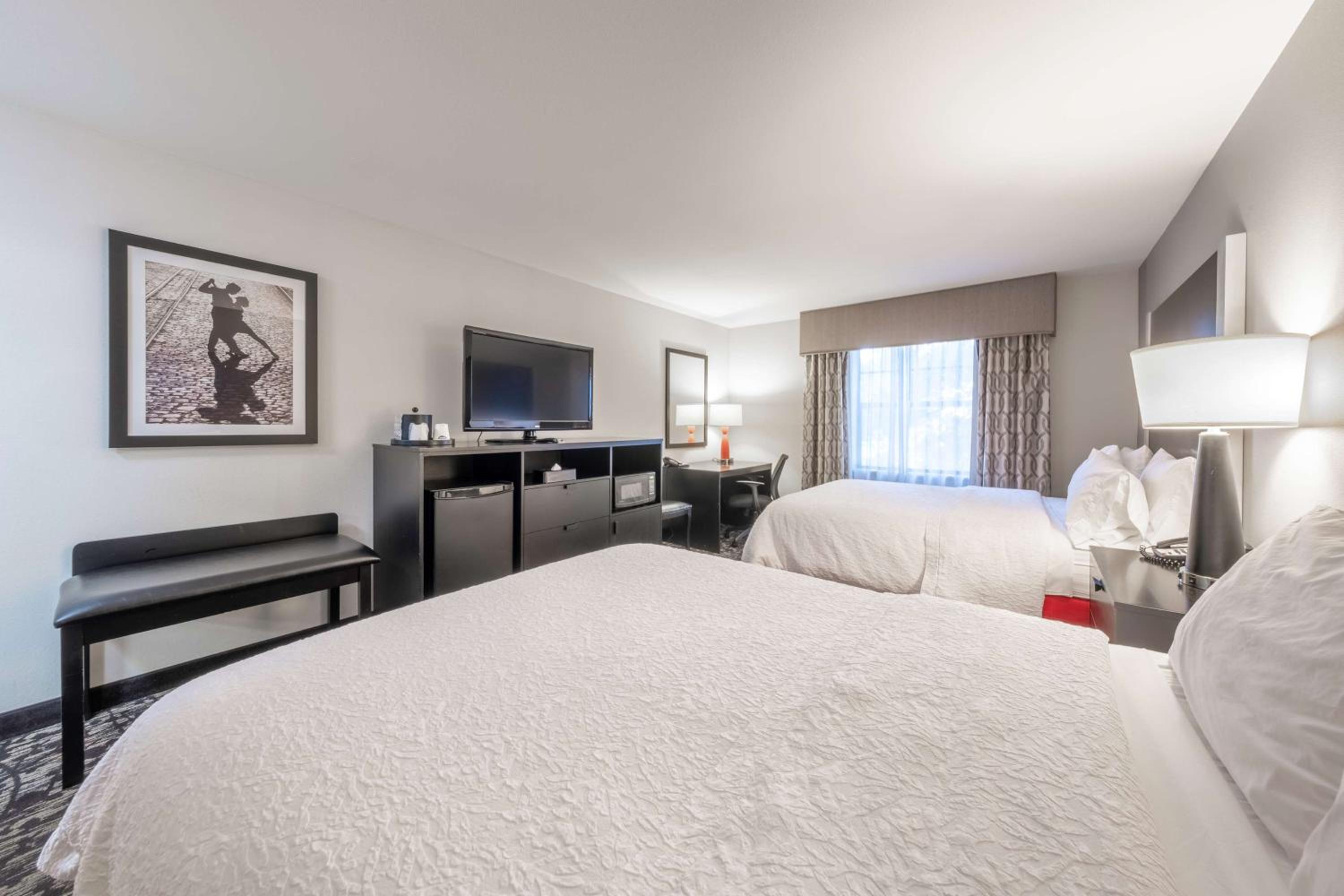 Queen Room with Two Queen Beds - Hearing Access/Non-Smoking photo 1