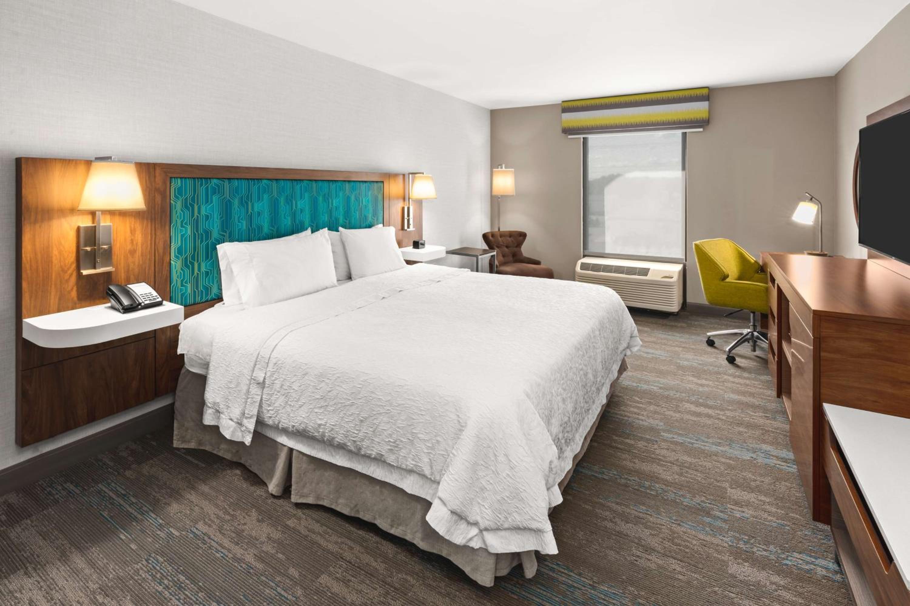 King Room with Accessible Tub - Mobility and Hearing Access/Non-Smoking - Photo 1
