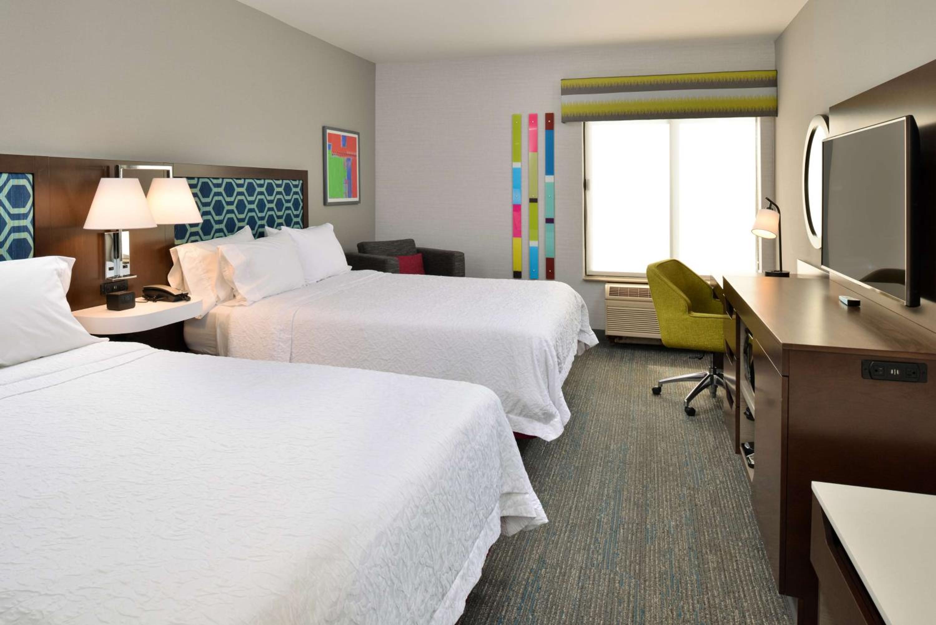 Room with Two Queen Beds - Non-Smoking photo 3