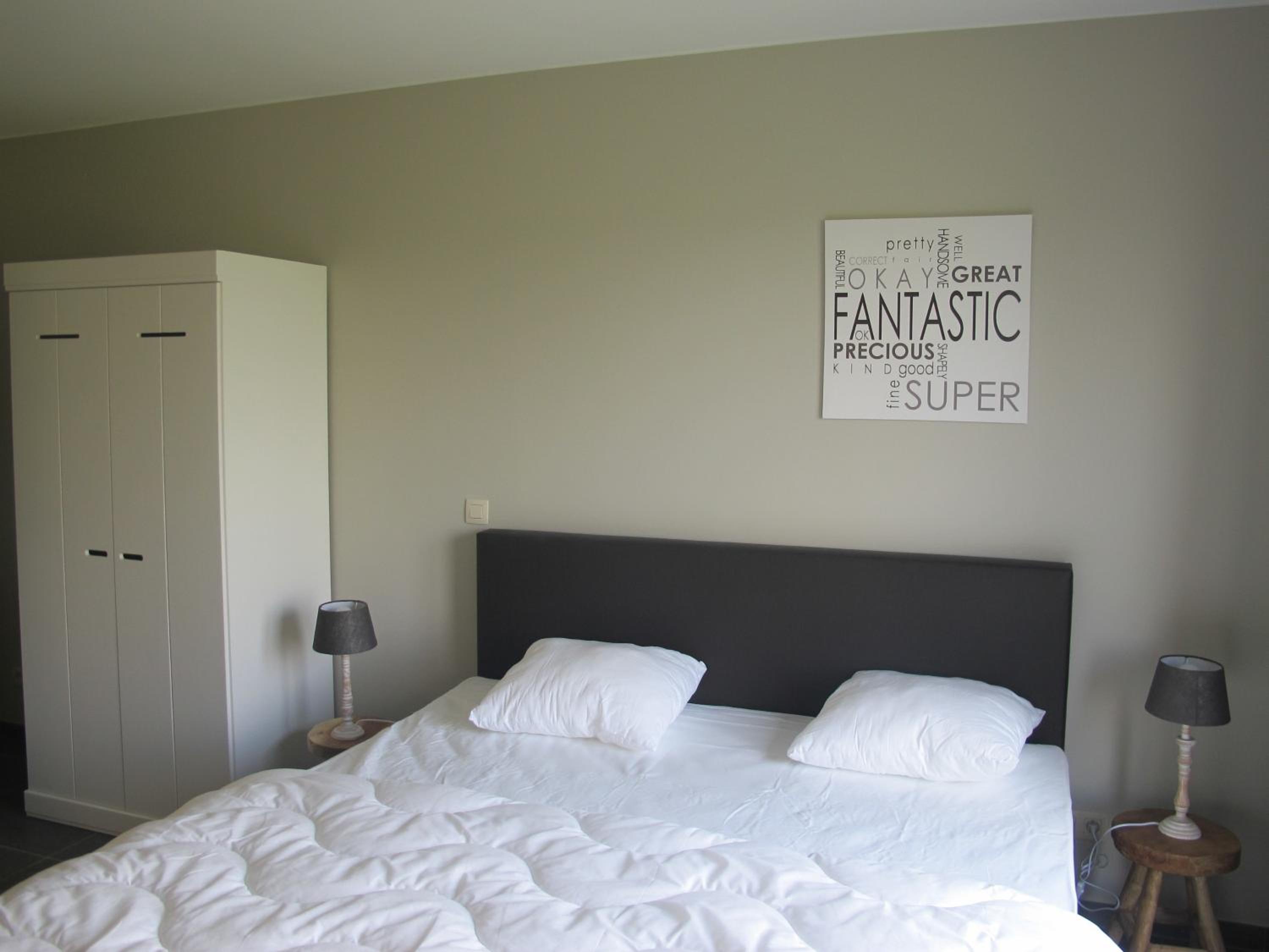 Seven-Bedroom House photo 1