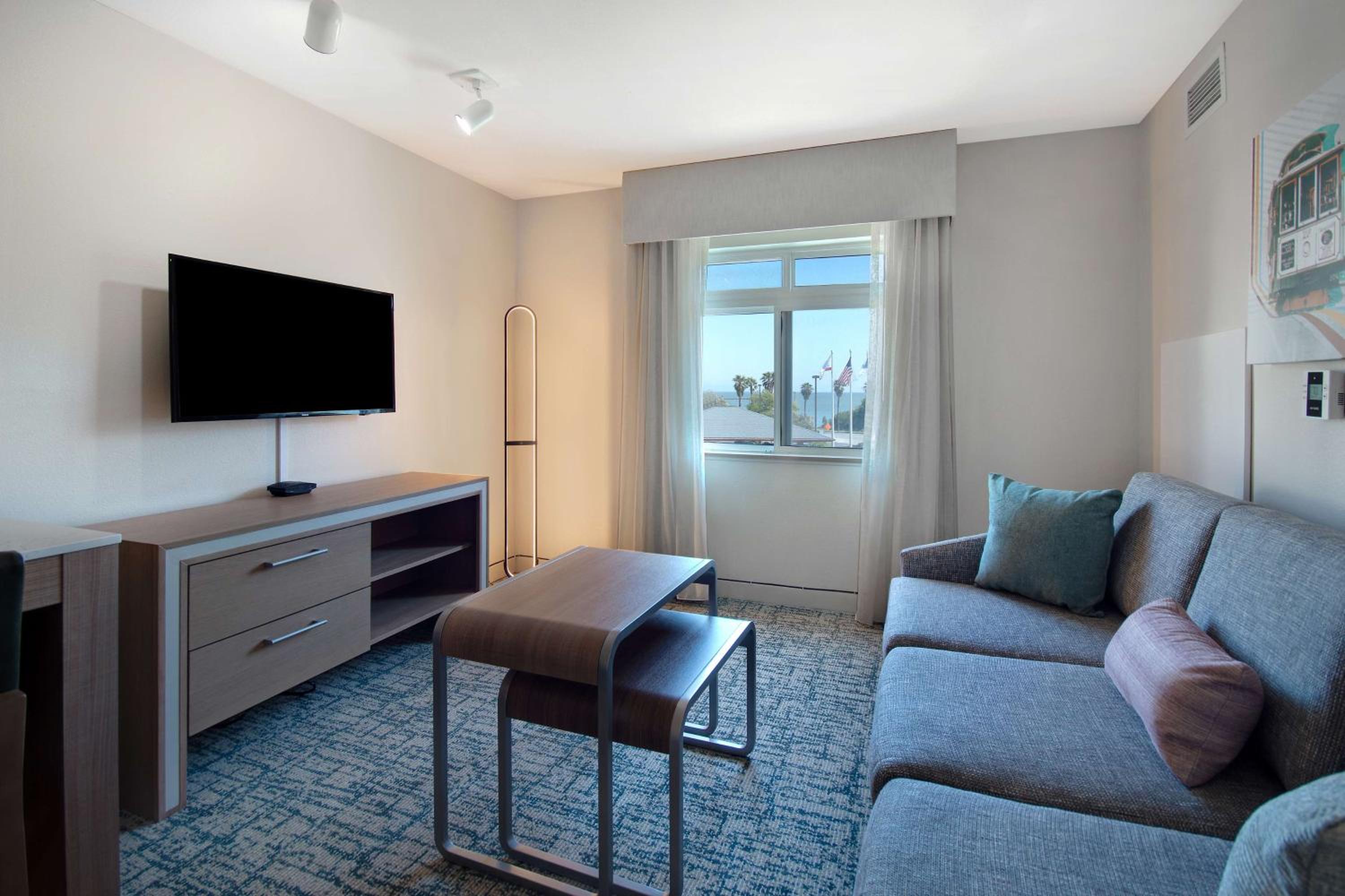 Premium One-Bedroom King Suite - Non-Smoking - Photo 1