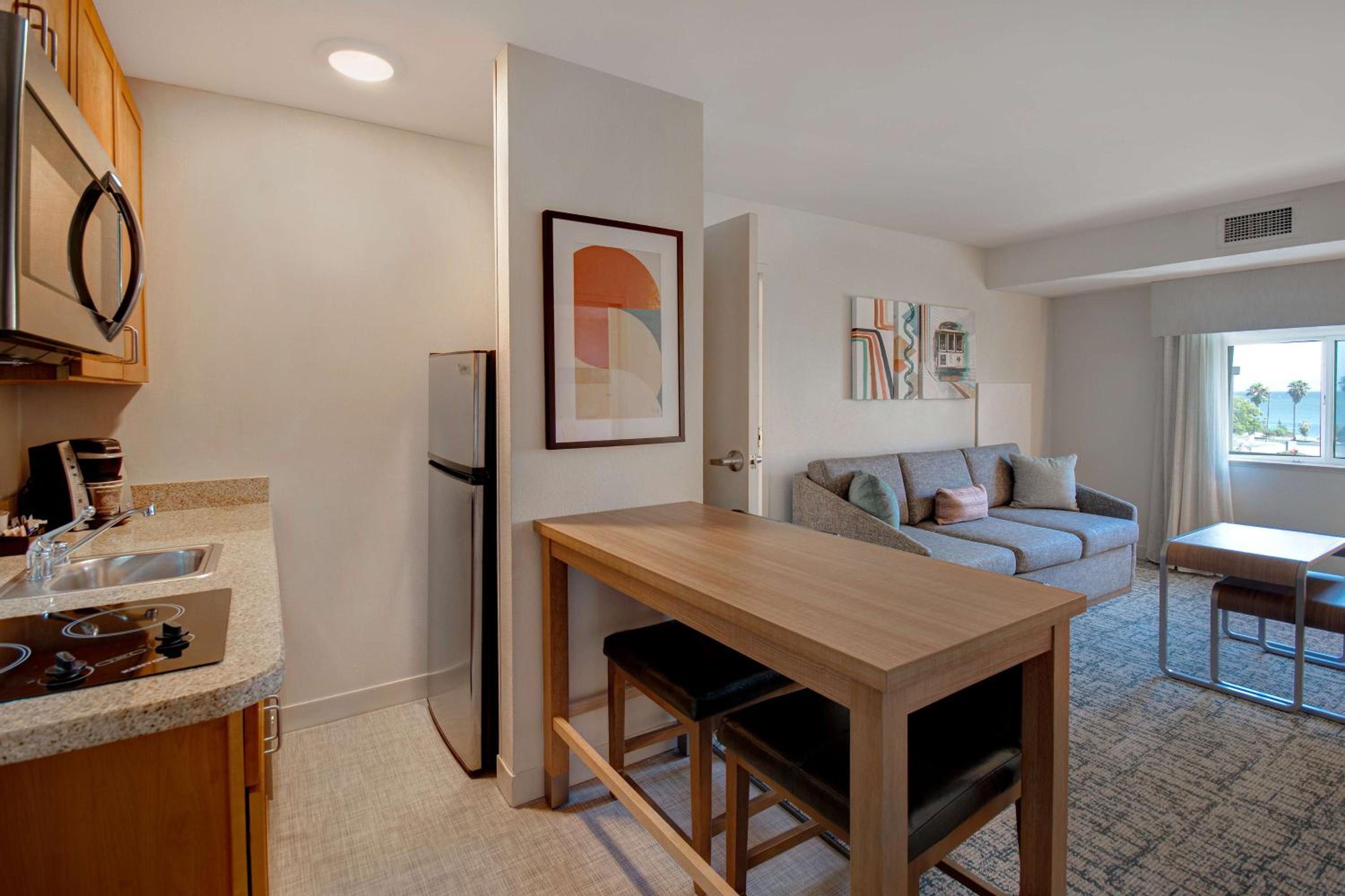 Premium One-Bedroom King Suite - Non-Smoking - Photo 6