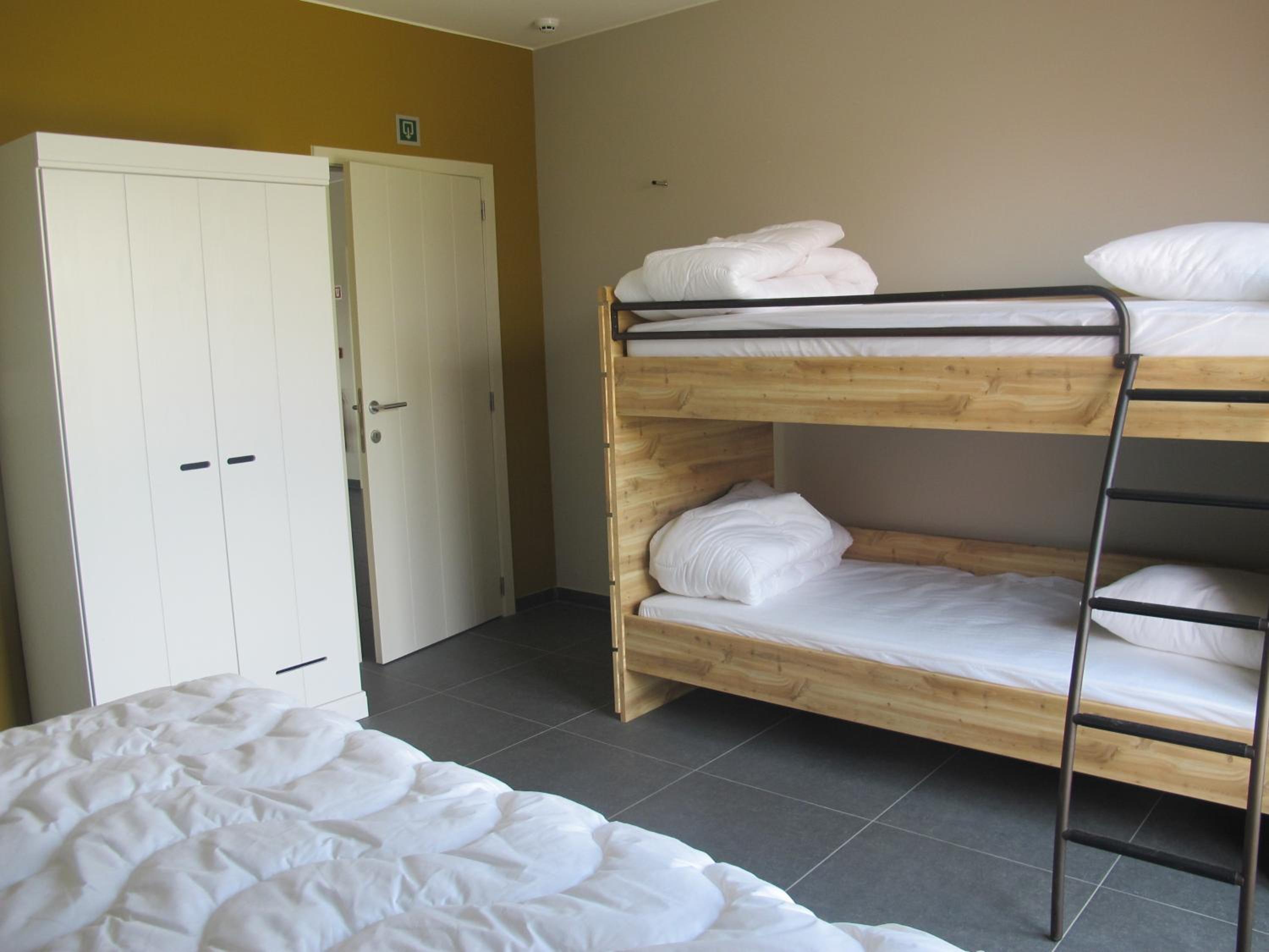 Seven-Bedroom House photo 3
