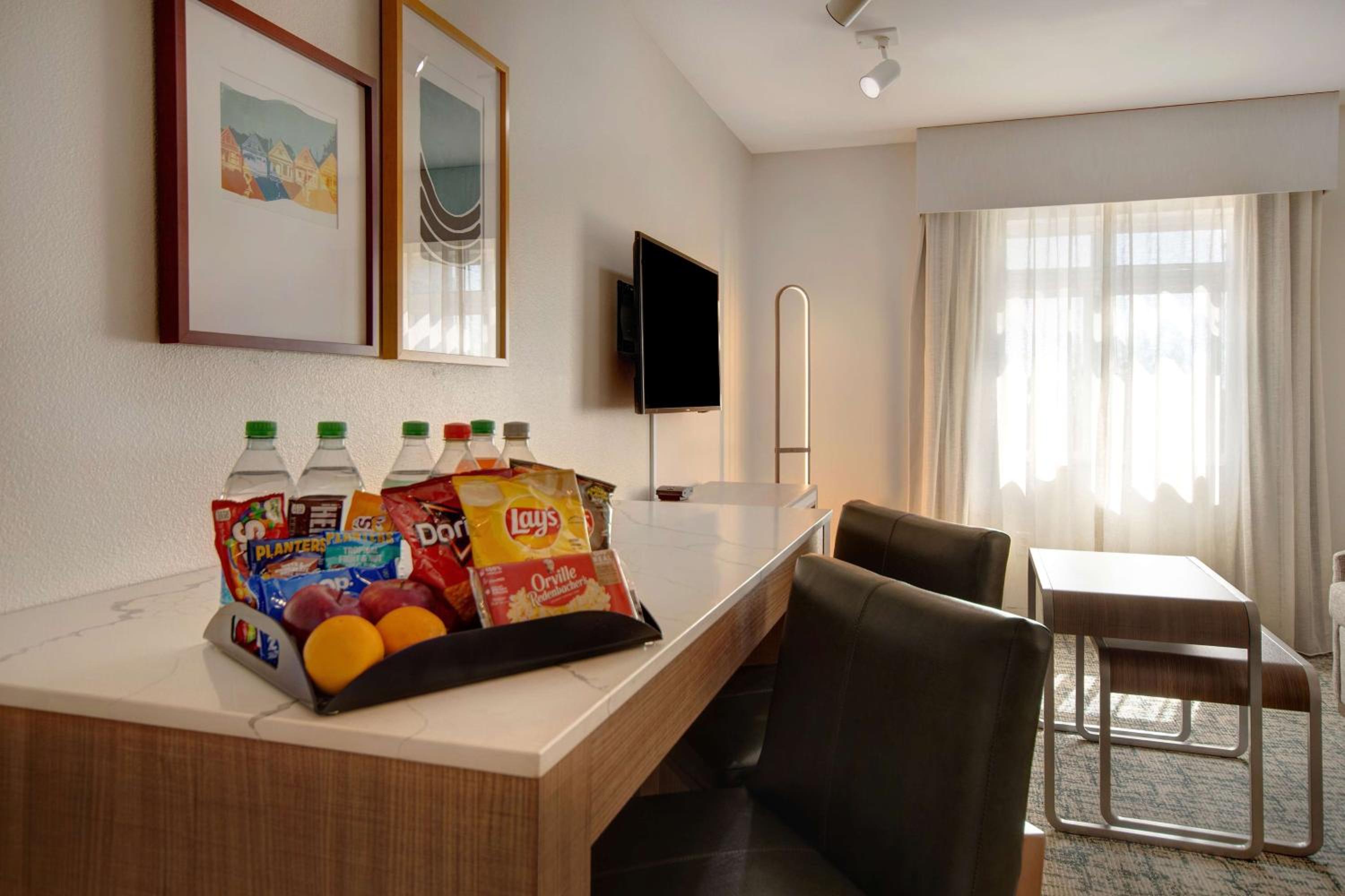 Premium One-Bedroom King Suite - Non-Smoking - Photo 4